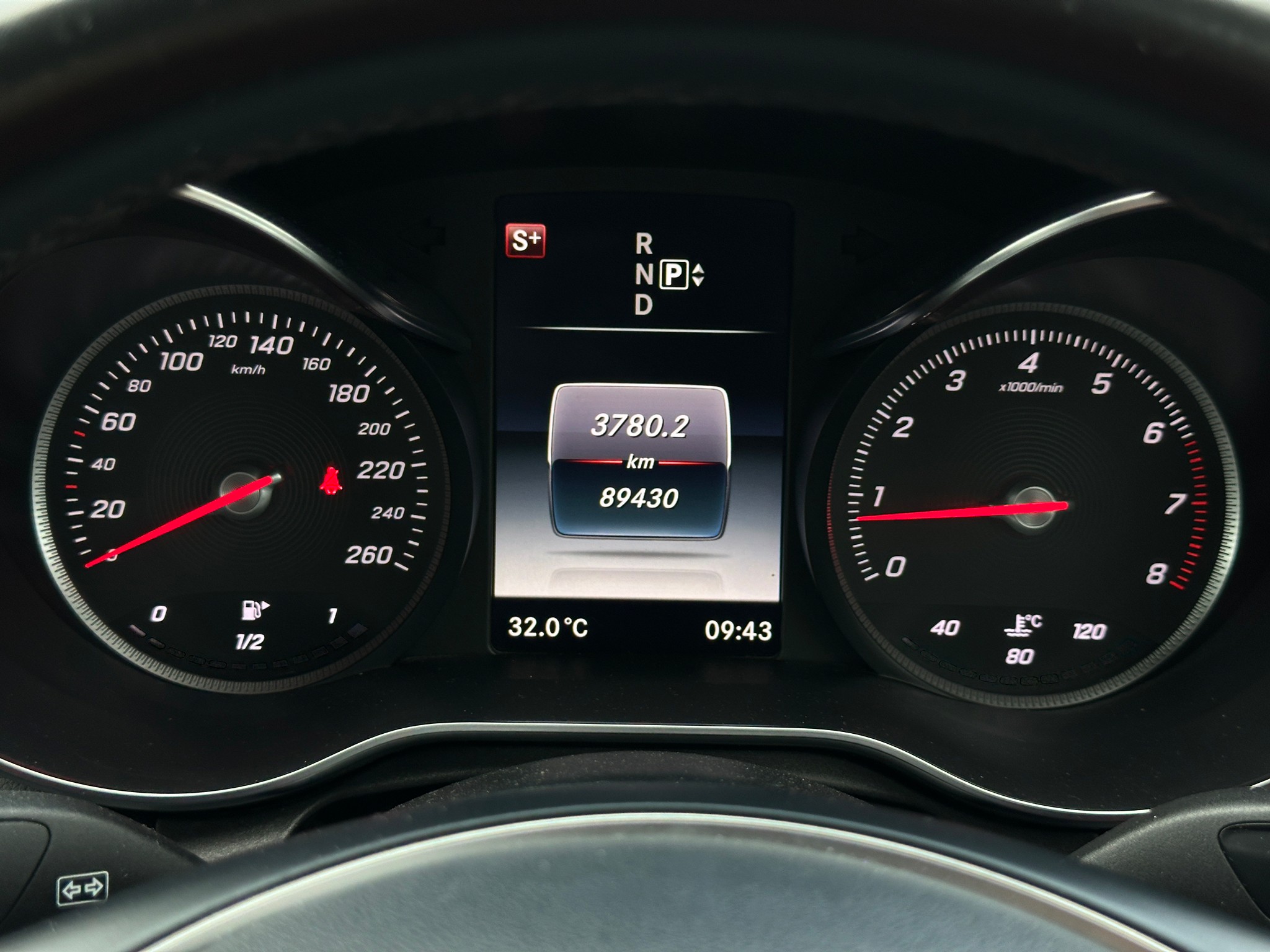2014 Mercedes-Benz C-Class W205 C180 สีดำ (รูปที่ 6)