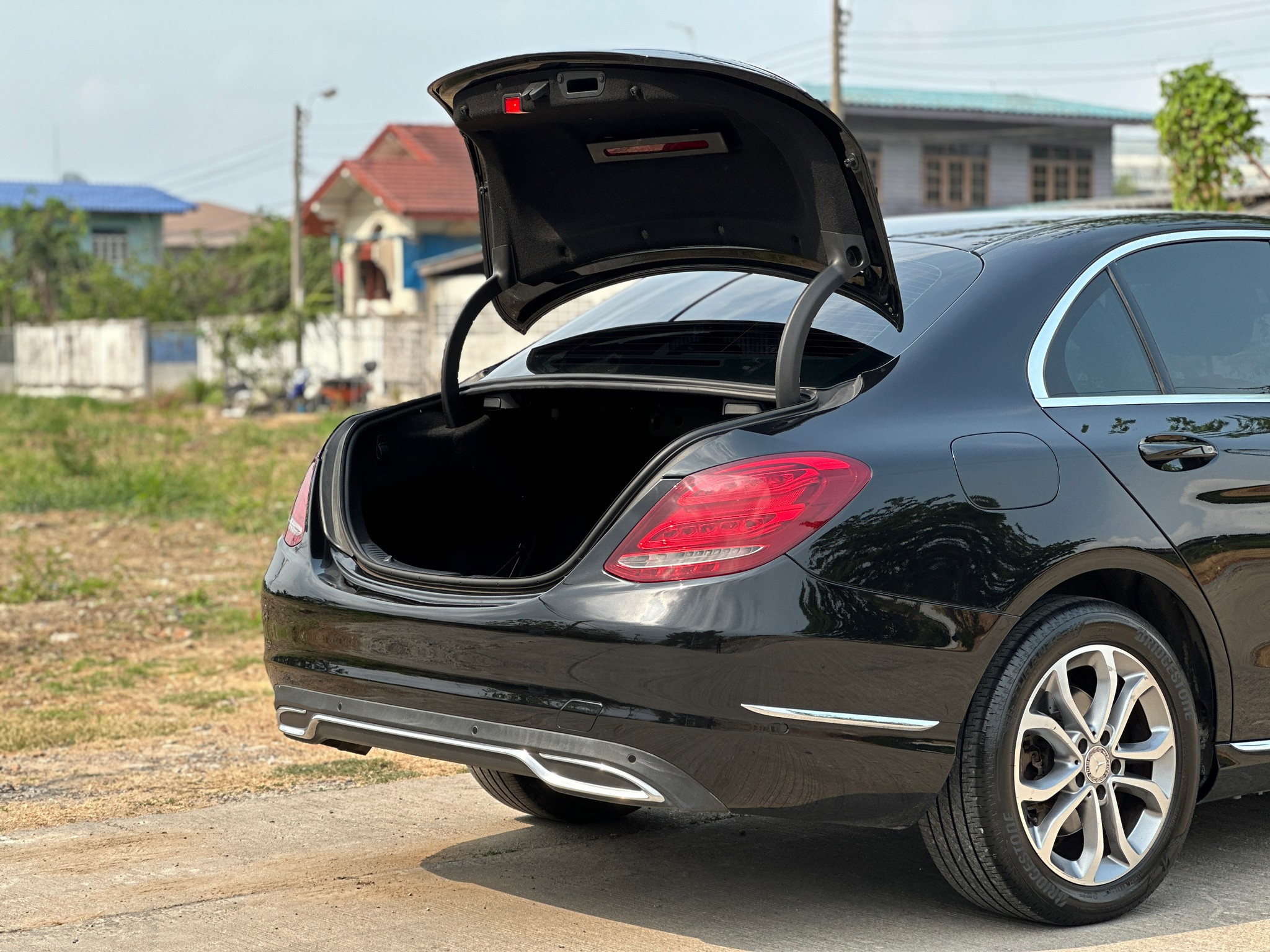 2014 Mercedes-Benz C-Class W205 C180 สีดำ (รูปที่ 5)