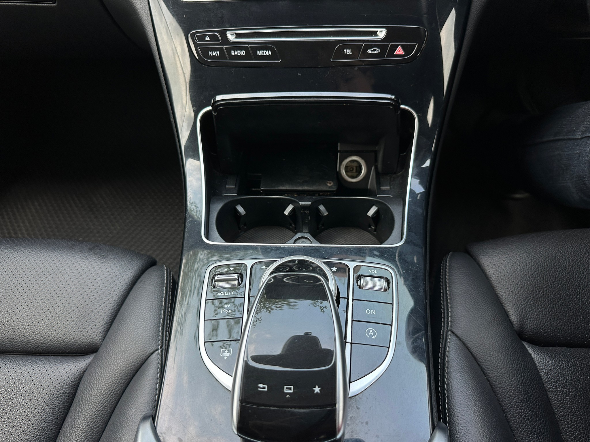 2014 Mercedes-Benz C-Class W205 C180 สีดำ (รูปที่ 3)