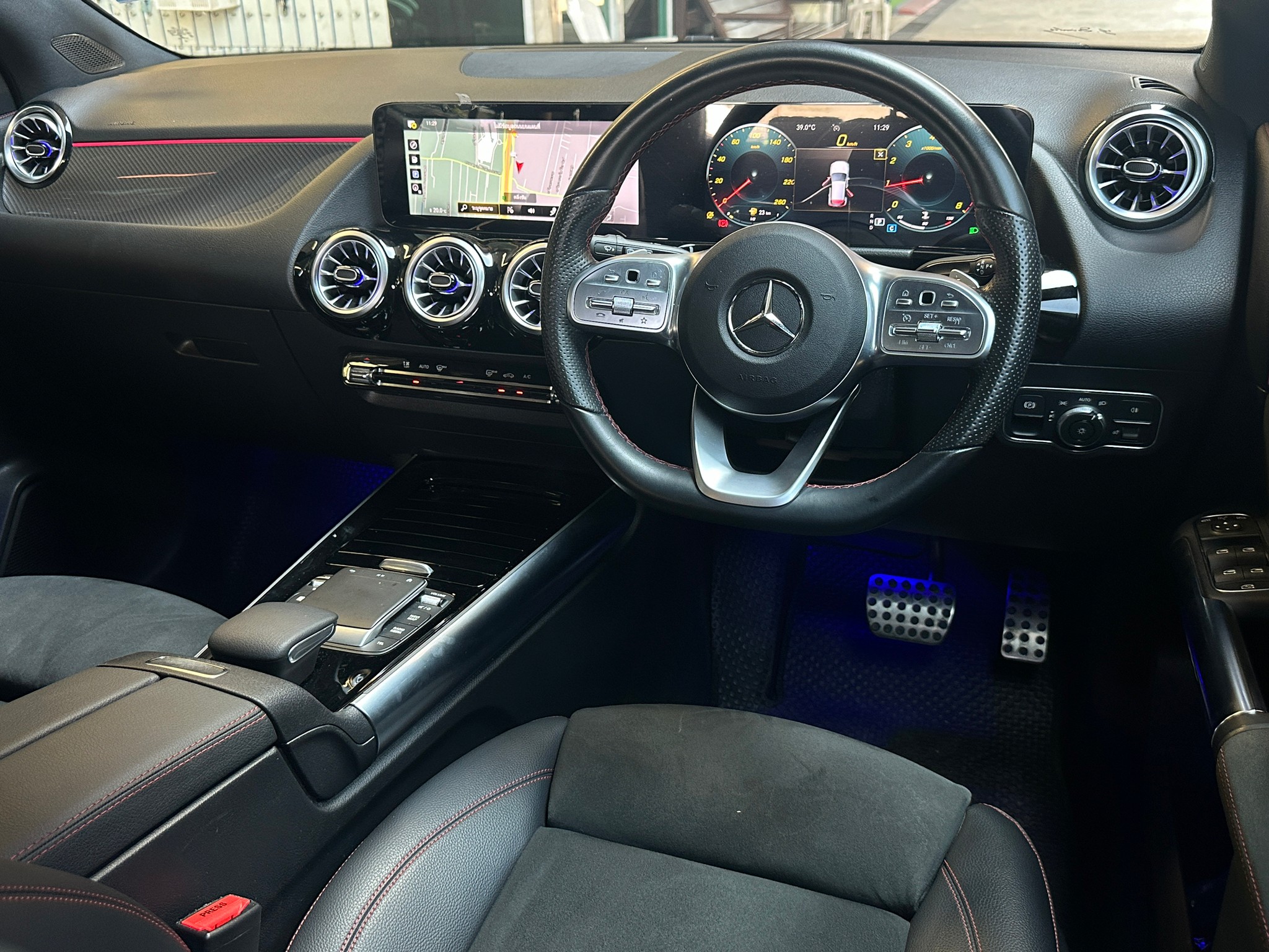 2021 Mercedes-Benz GLA-Class GLA 200 AMG สีดำ (รูปที่ 5)