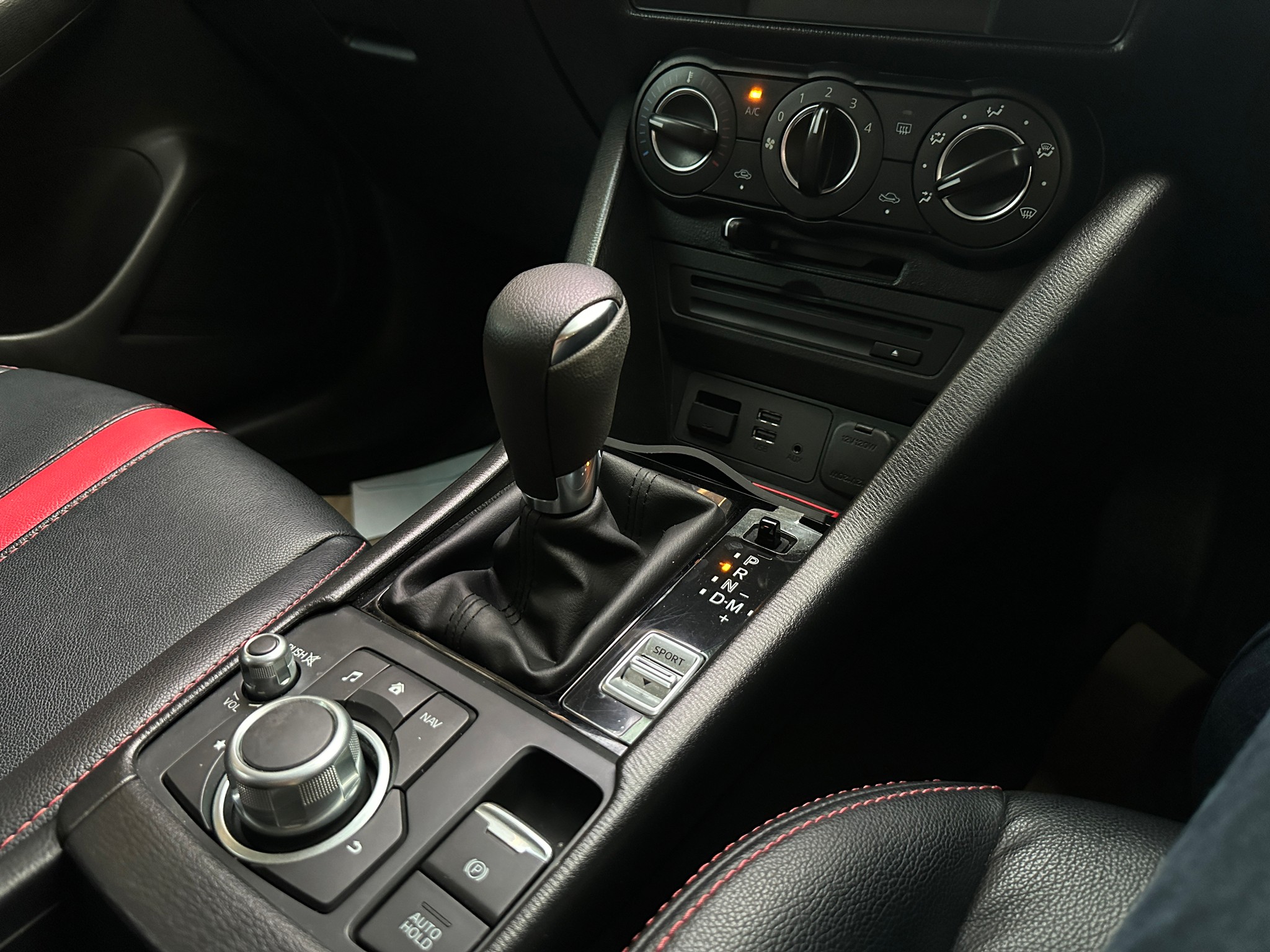 2020 Mazda CX-3 สีแดง (รูปที่ 11)
