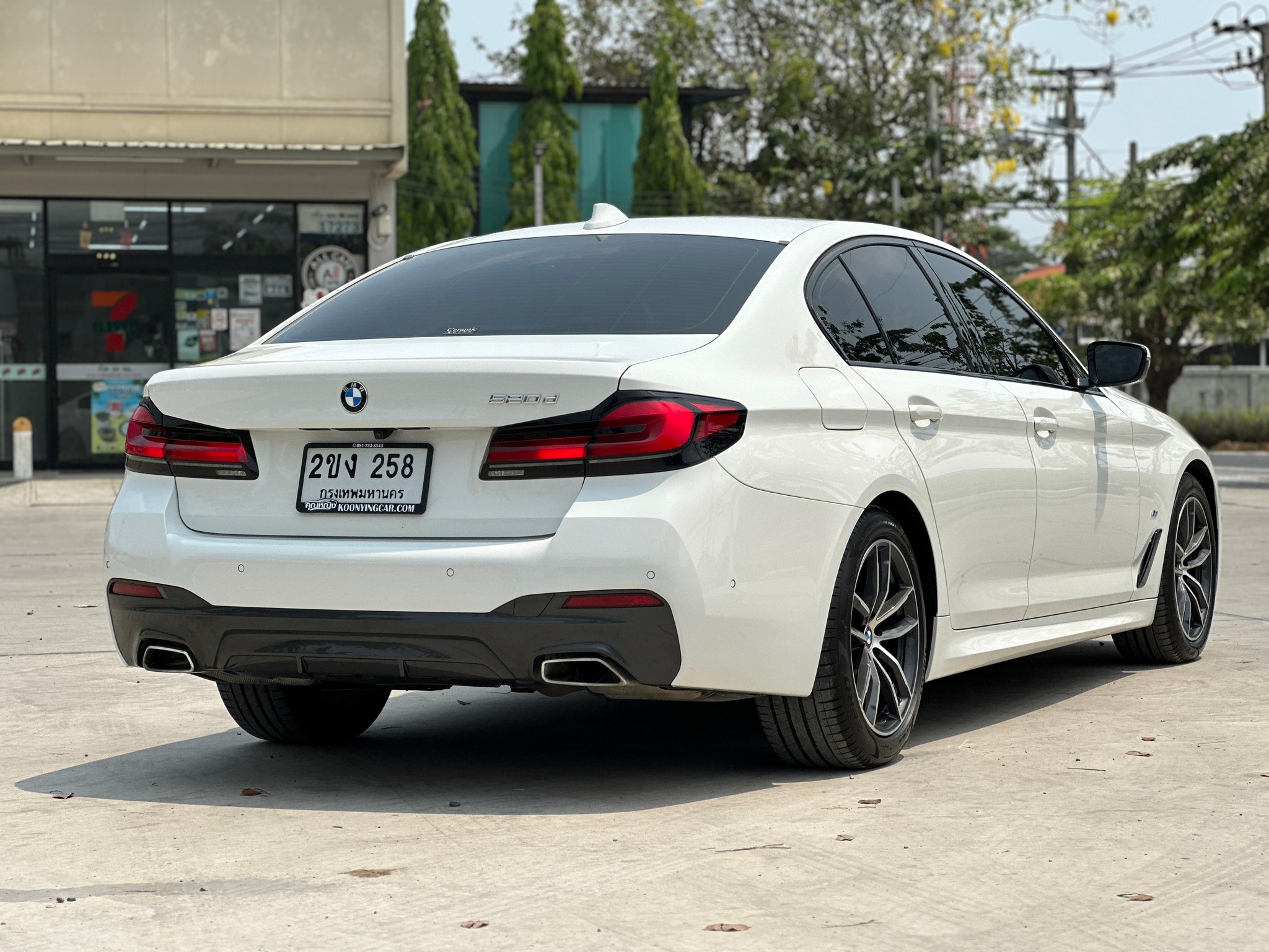 2021 BMW 520d Msport สีขาว (รูปที่ 8)