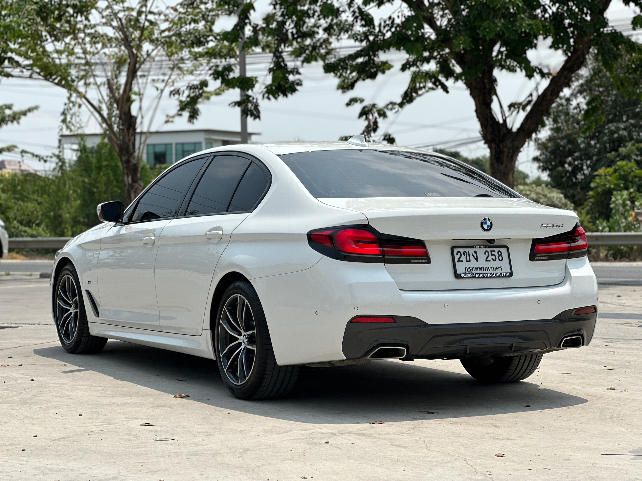 2021 BMW 520d Msport สีขาว (รูปที่ 6)