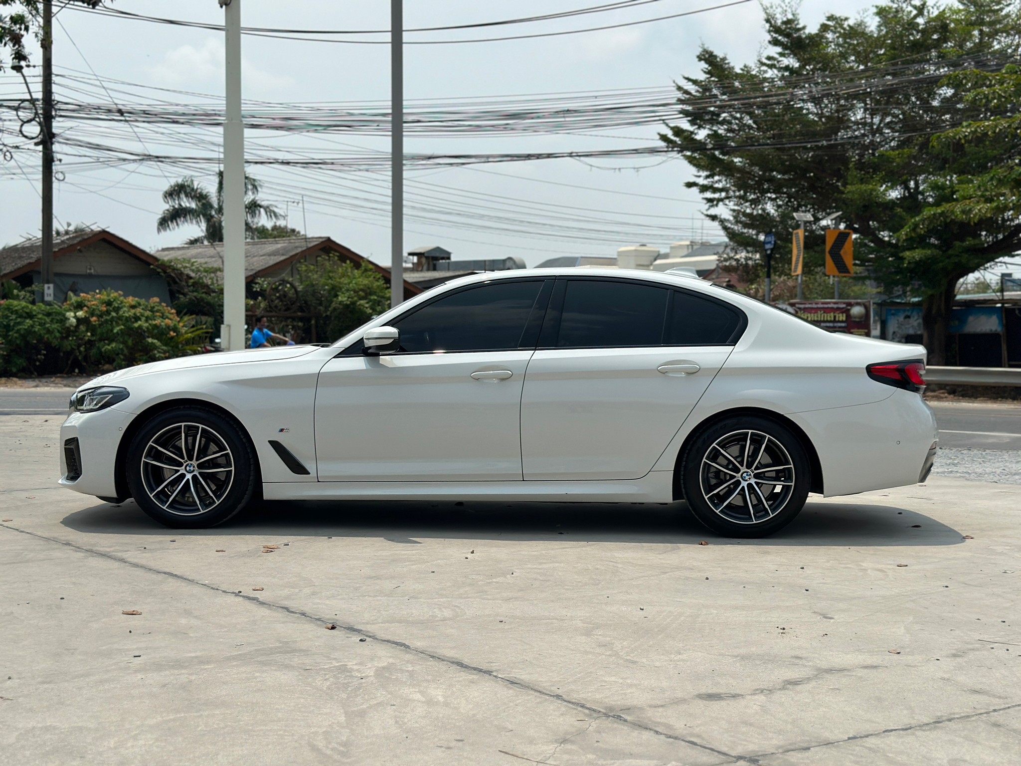 2021 BMW 520d Msport สีขาว (รูปที่ 7)