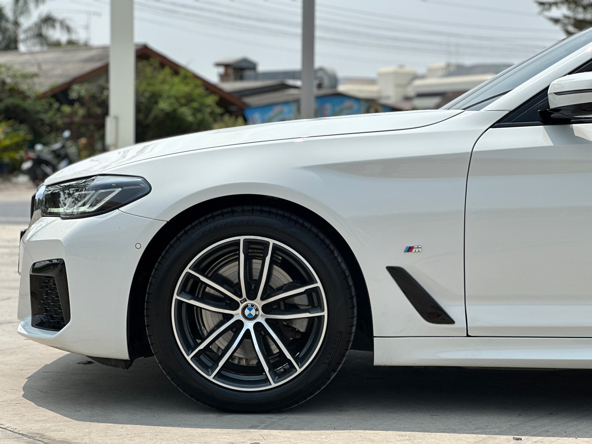 2021 BMW 520d Msport สีขาว (รูปที่ 4)