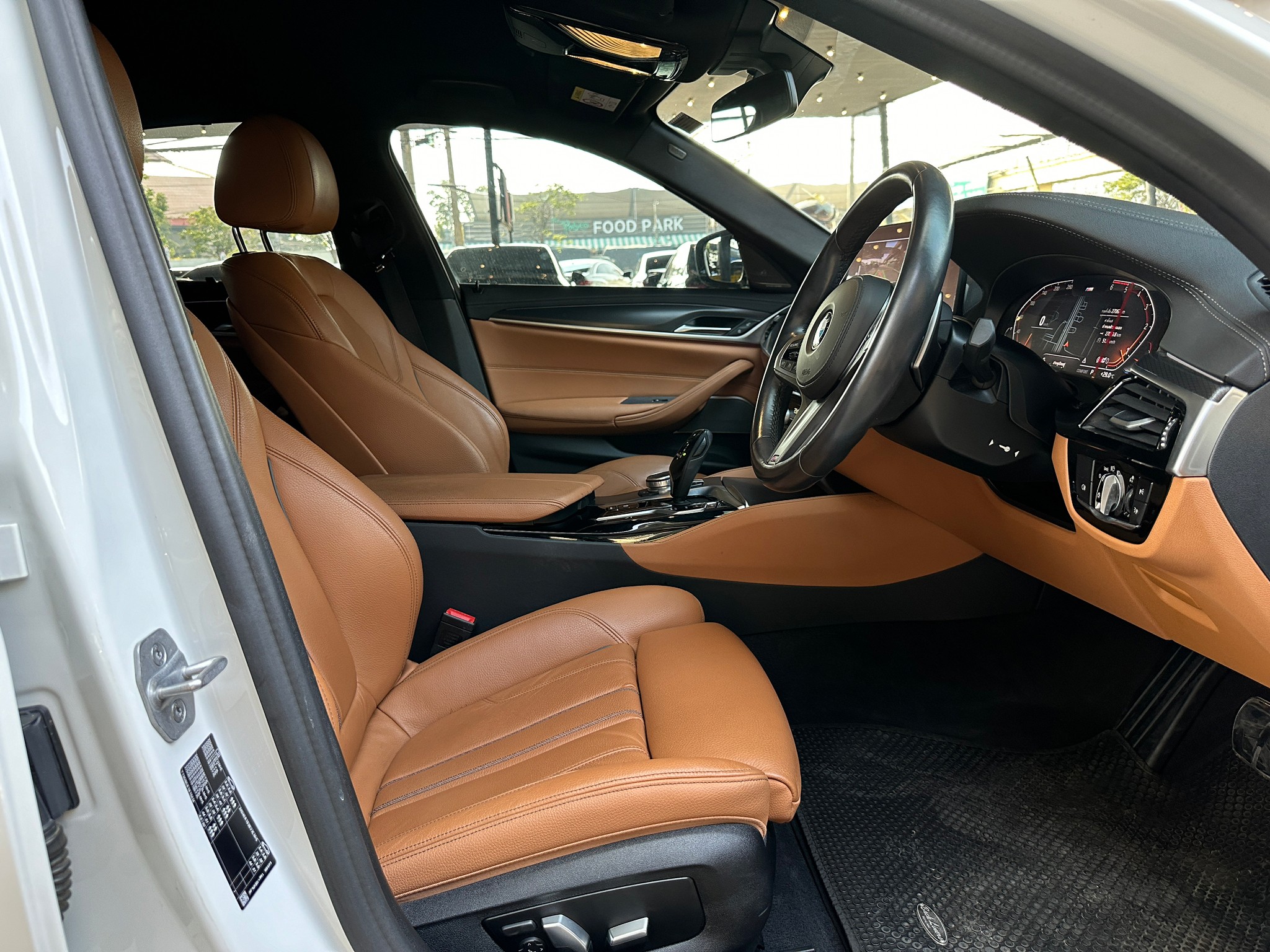 2021 BMW 520d Msport สีขาว (รูปที่ 9)