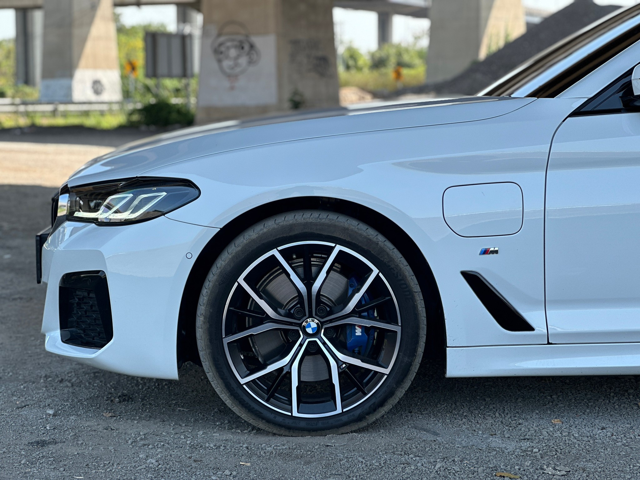 2020 BMW 530e M Sport LCI G30 สีขาว (รูปที่ 15)