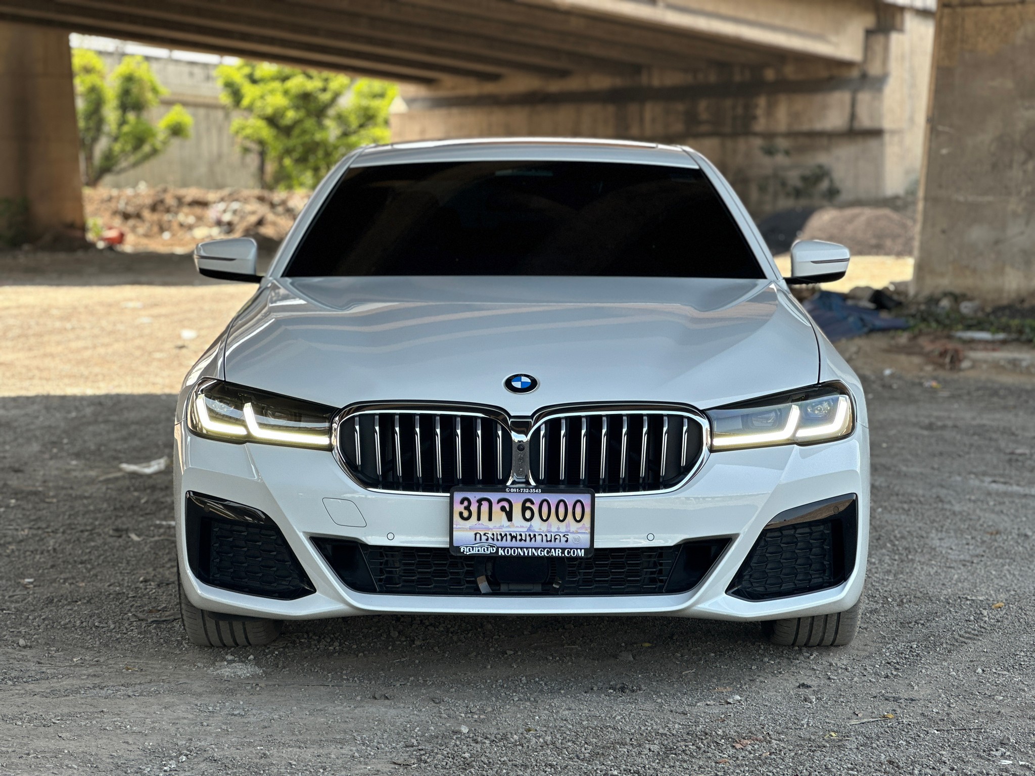 2020 BMW 530e M Sport LCI G30 สีขาว (รูปที่ 2)