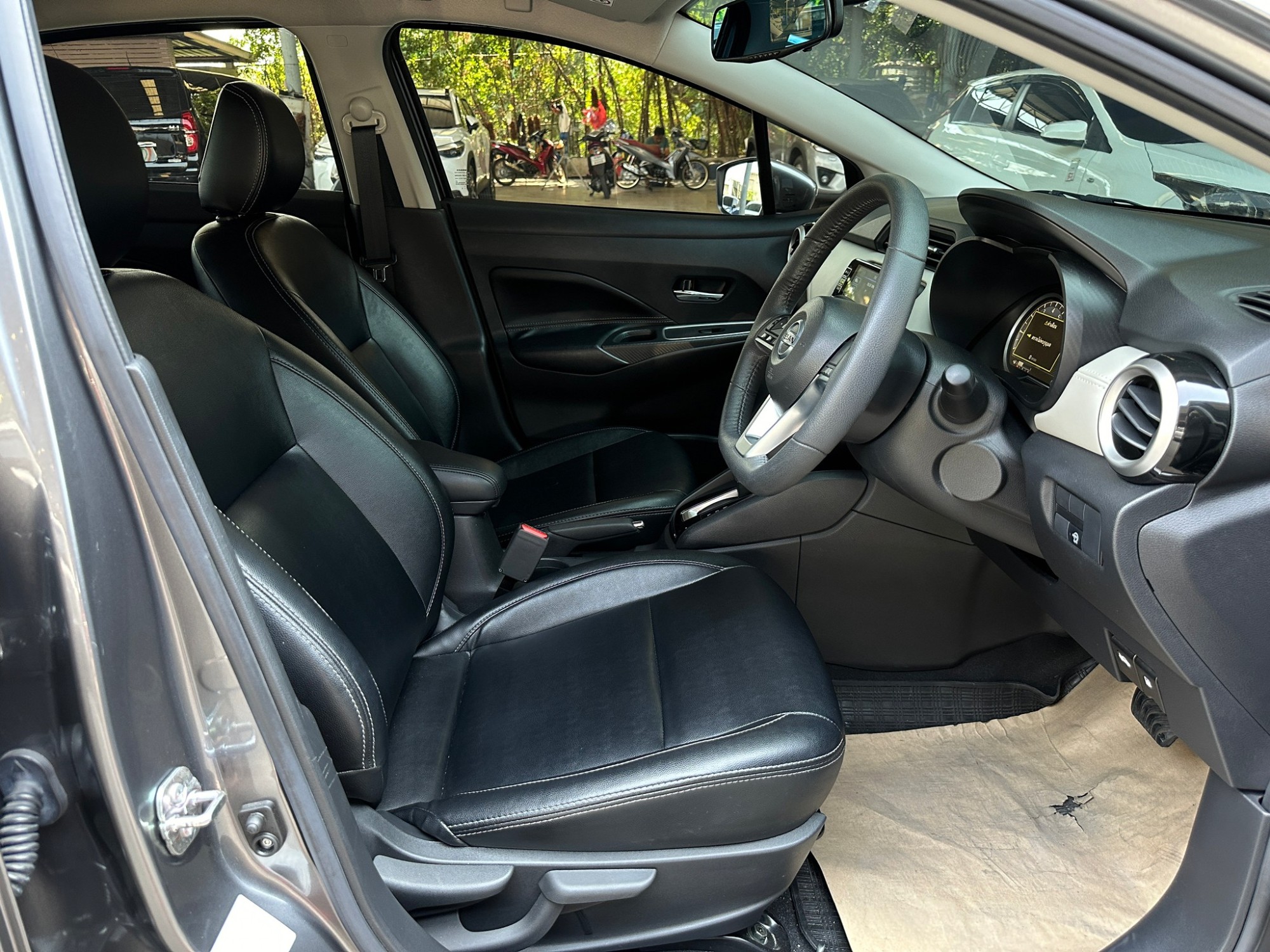 2021 Nissan Almera สีเทา (รูปที่ 20)