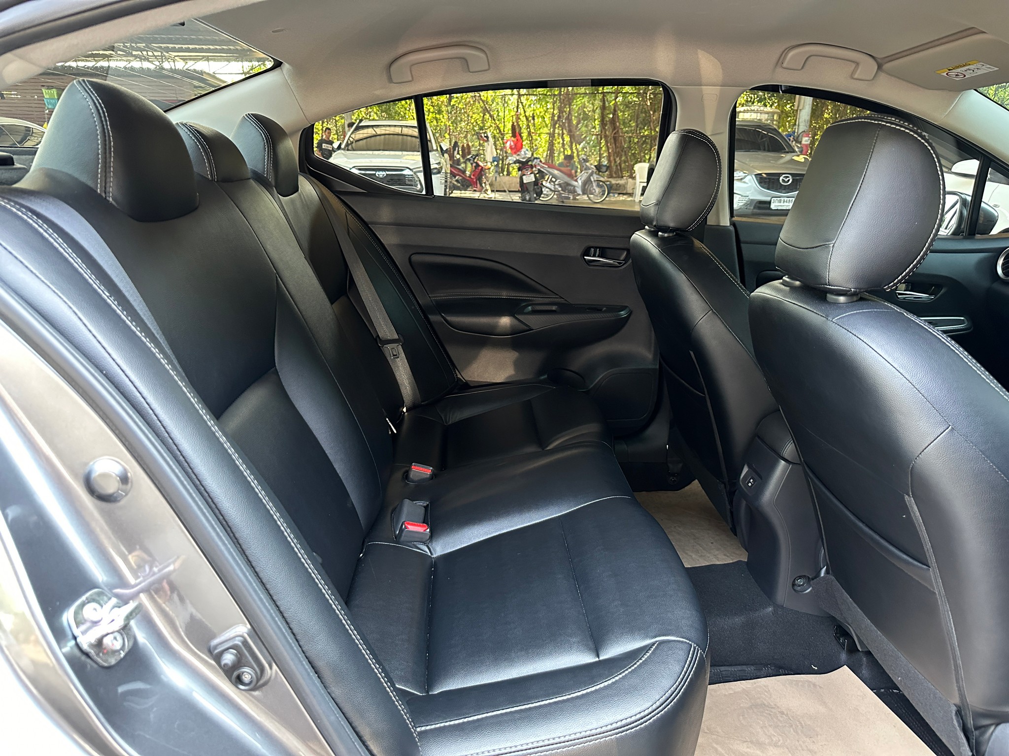 2021 Nissan Almera สีเทา (รูปที่ 2)