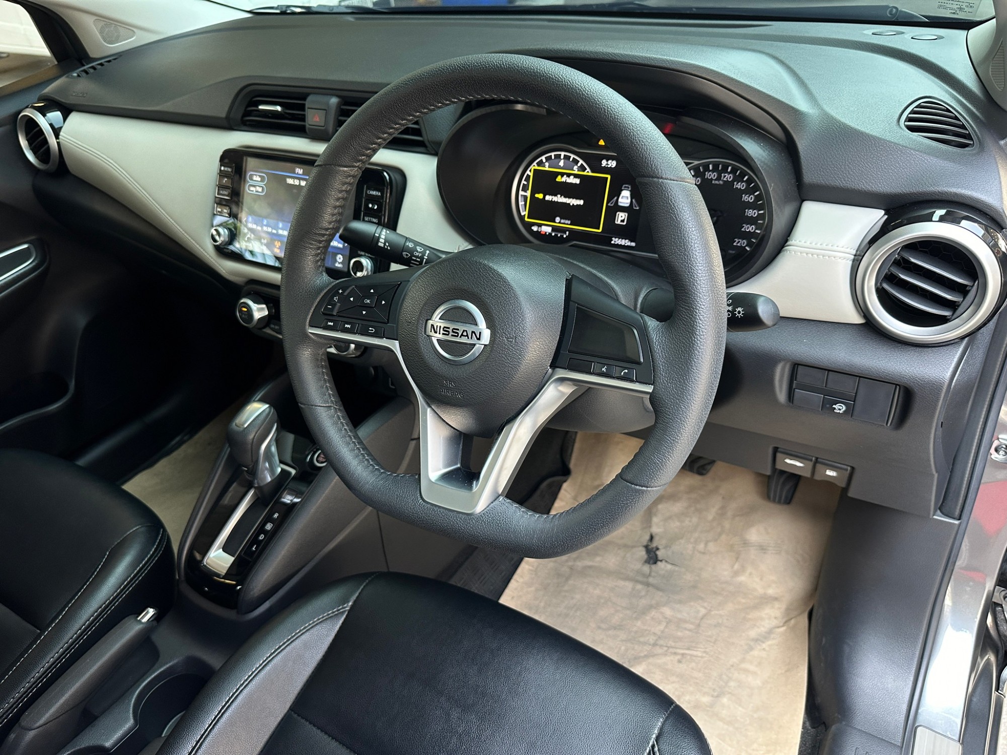 2021 Nissan Almera สีเทา (รูปที่ 12)