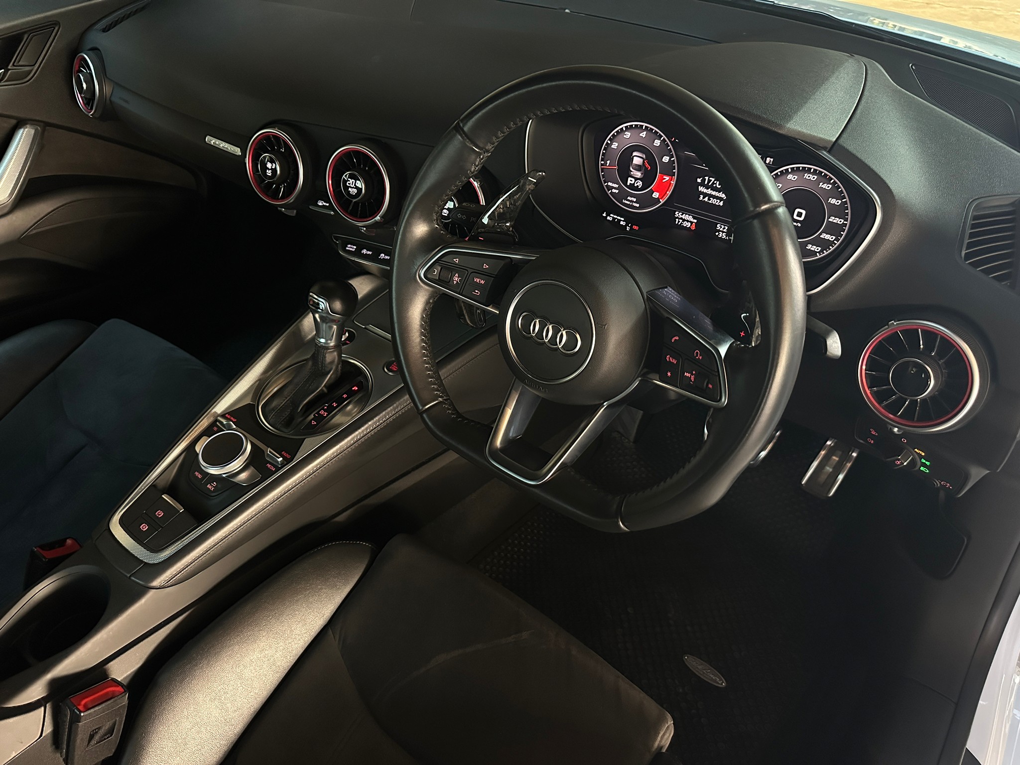 2018 Audi TT สีขาว (รูปที่ 9)