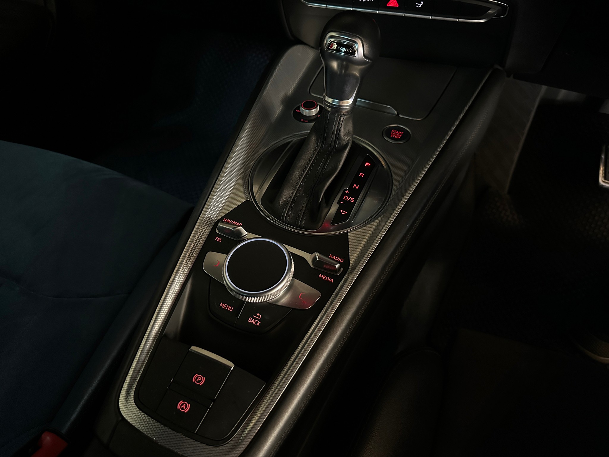 2018 Audi TT สีขาว (รูปที่ 14)