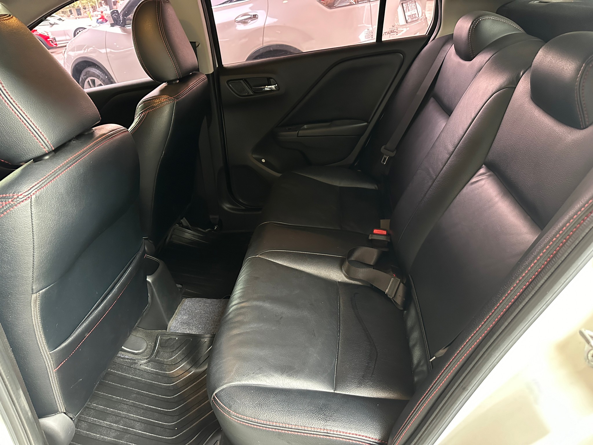 2019 Honda City สีขาว (รูปที่ 3)