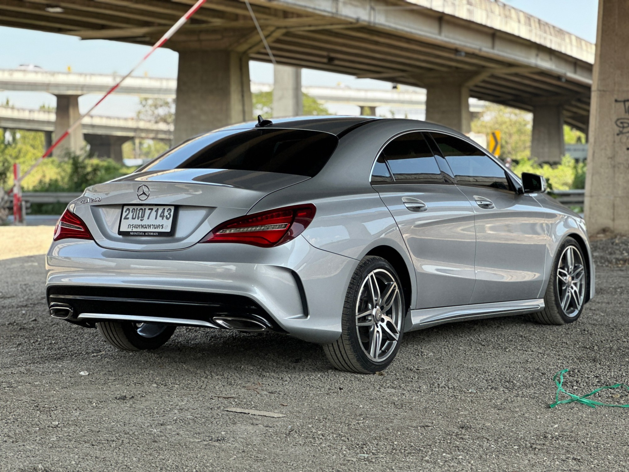 2017 Mercedes-Benz C-Class Coupe C 250 AMG สีเทา (รูปที่ 6)