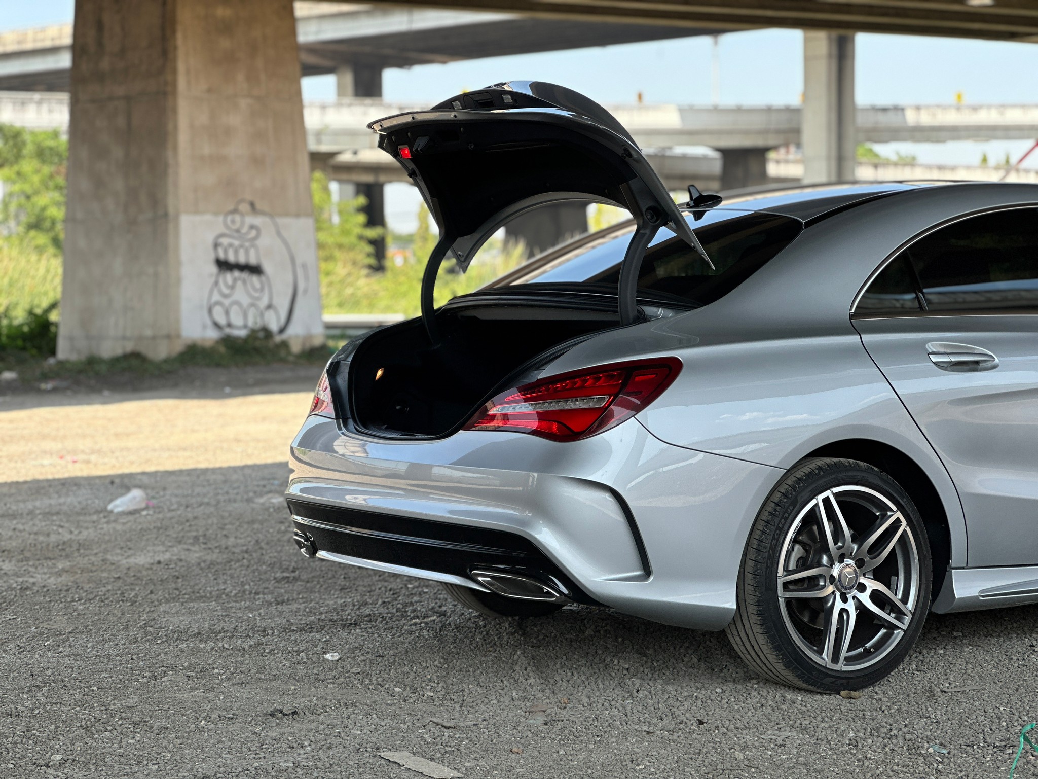 2017 Mercedes-Benz C-Class Coupe C 250 AMG สีเทา (รูปที่ 13)