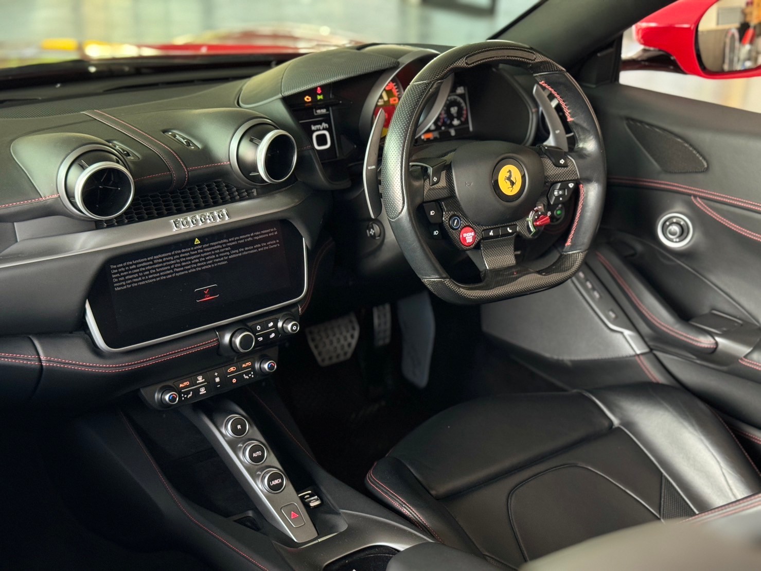 2019 Ferrari Portofino สีแดง (รูปที่ 8)