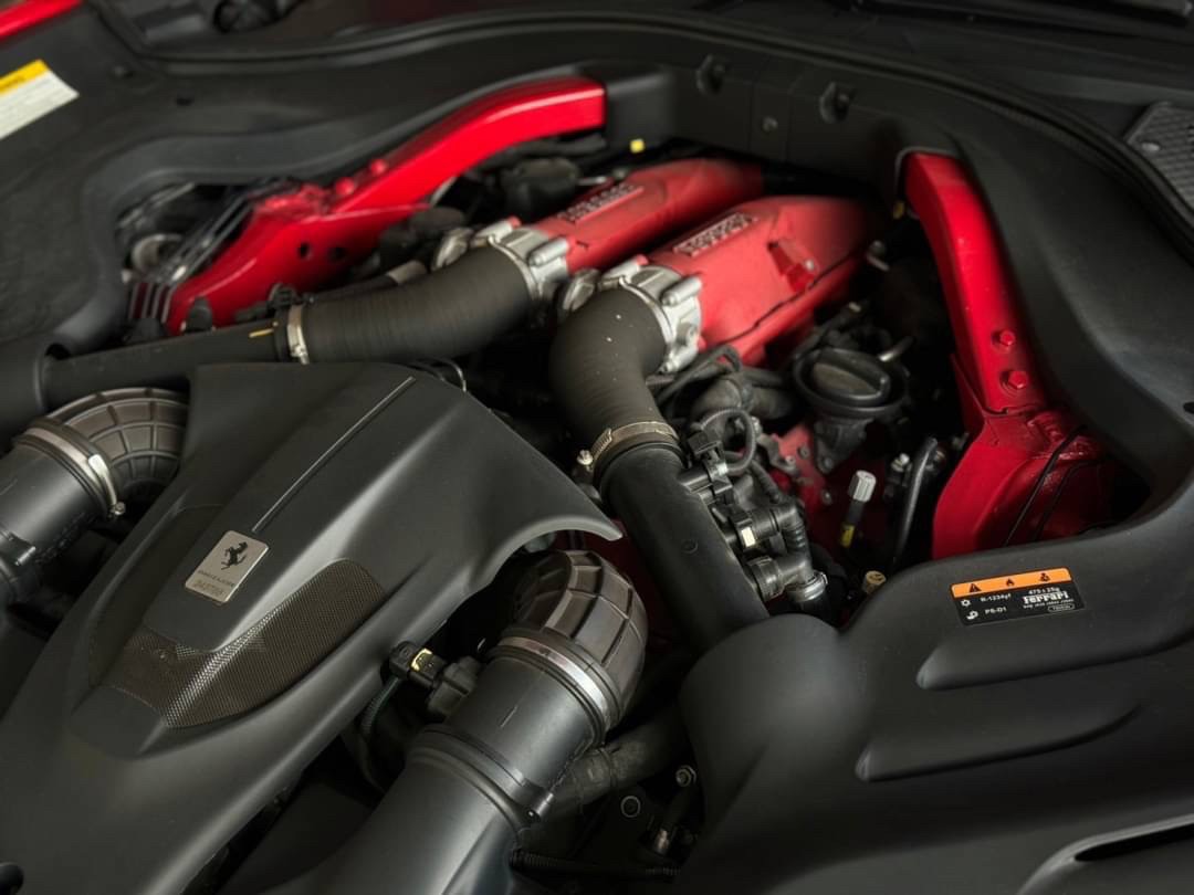 2019 Ferrari Portofino สีแดง (รูปที่ 6)