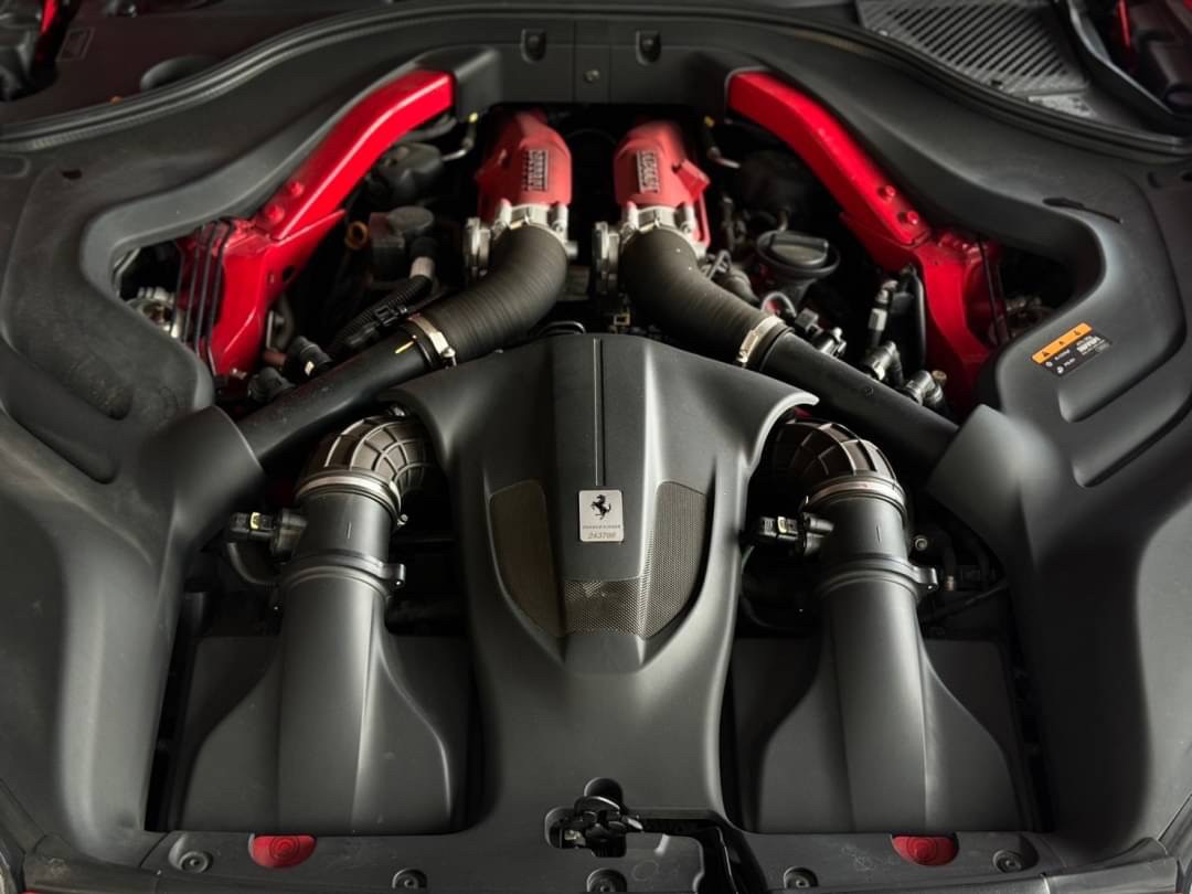 2019 Ferrari Portofino สีแดง (รูปที่ 9)