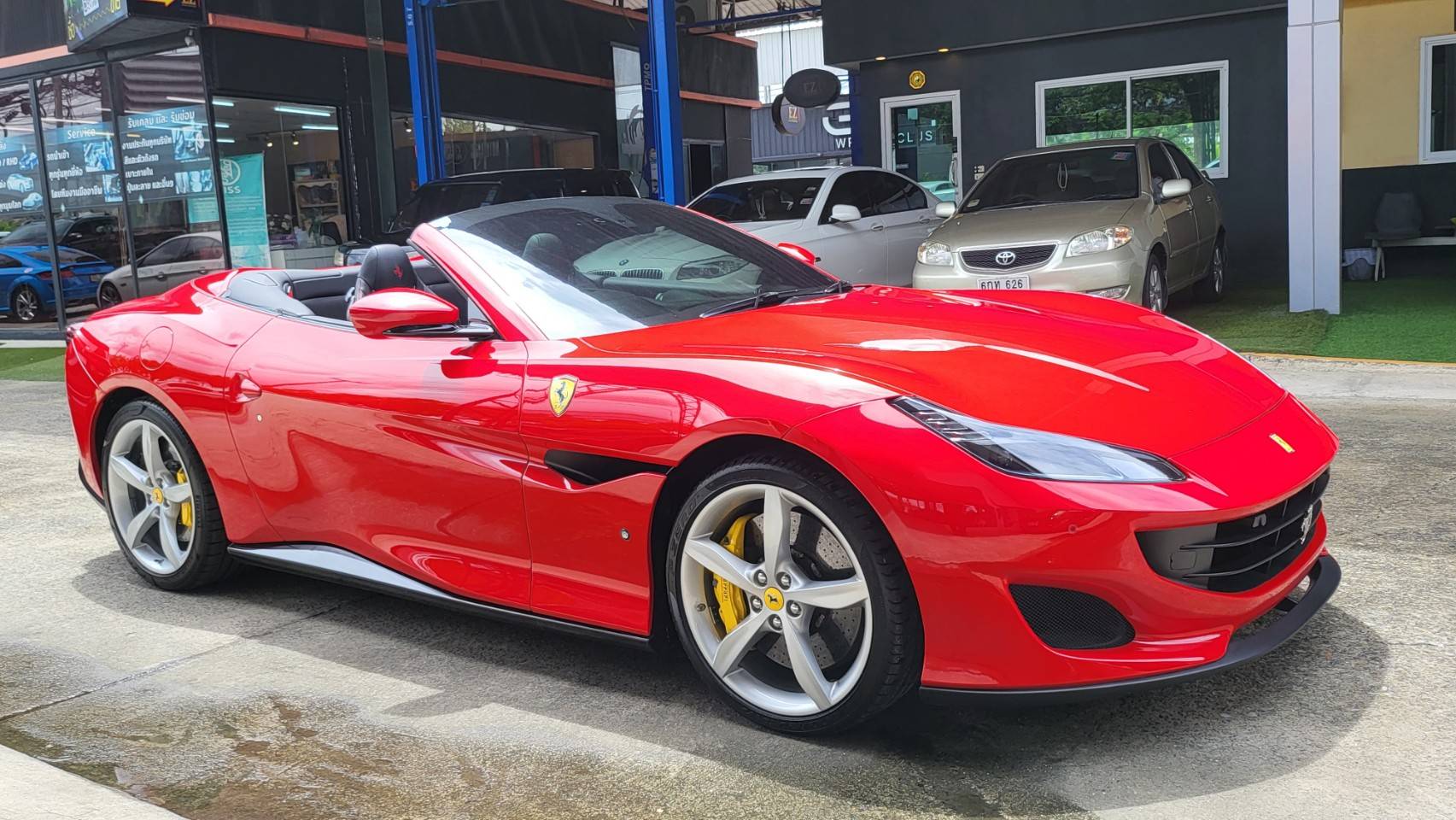 2019 Ferrari Portofino สีแดง (รูปที่ 4)