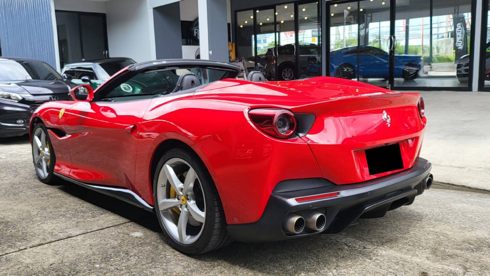 2019 Ferrari Portofino สีแดง (รูปที่ 6)