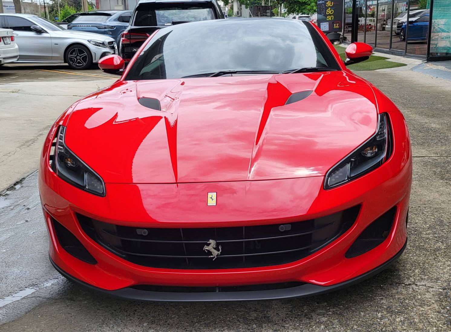 2019 Ferrari Portofino สีแดง (รูปที่ 2)
