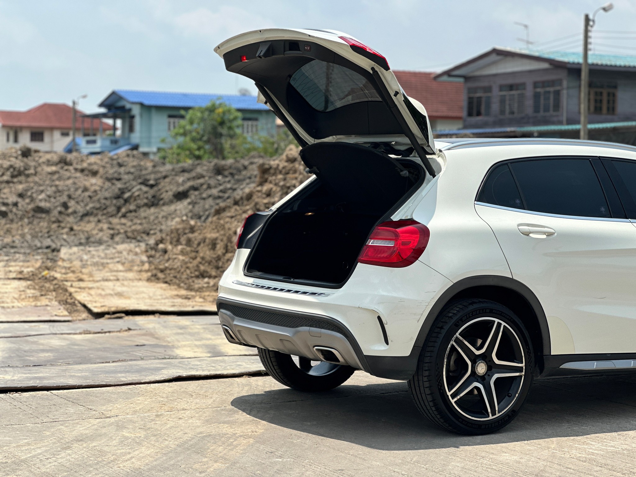 2017 Mercedes-Benz GLA-Class GLA250 สีขาว (รูปที่ 10)