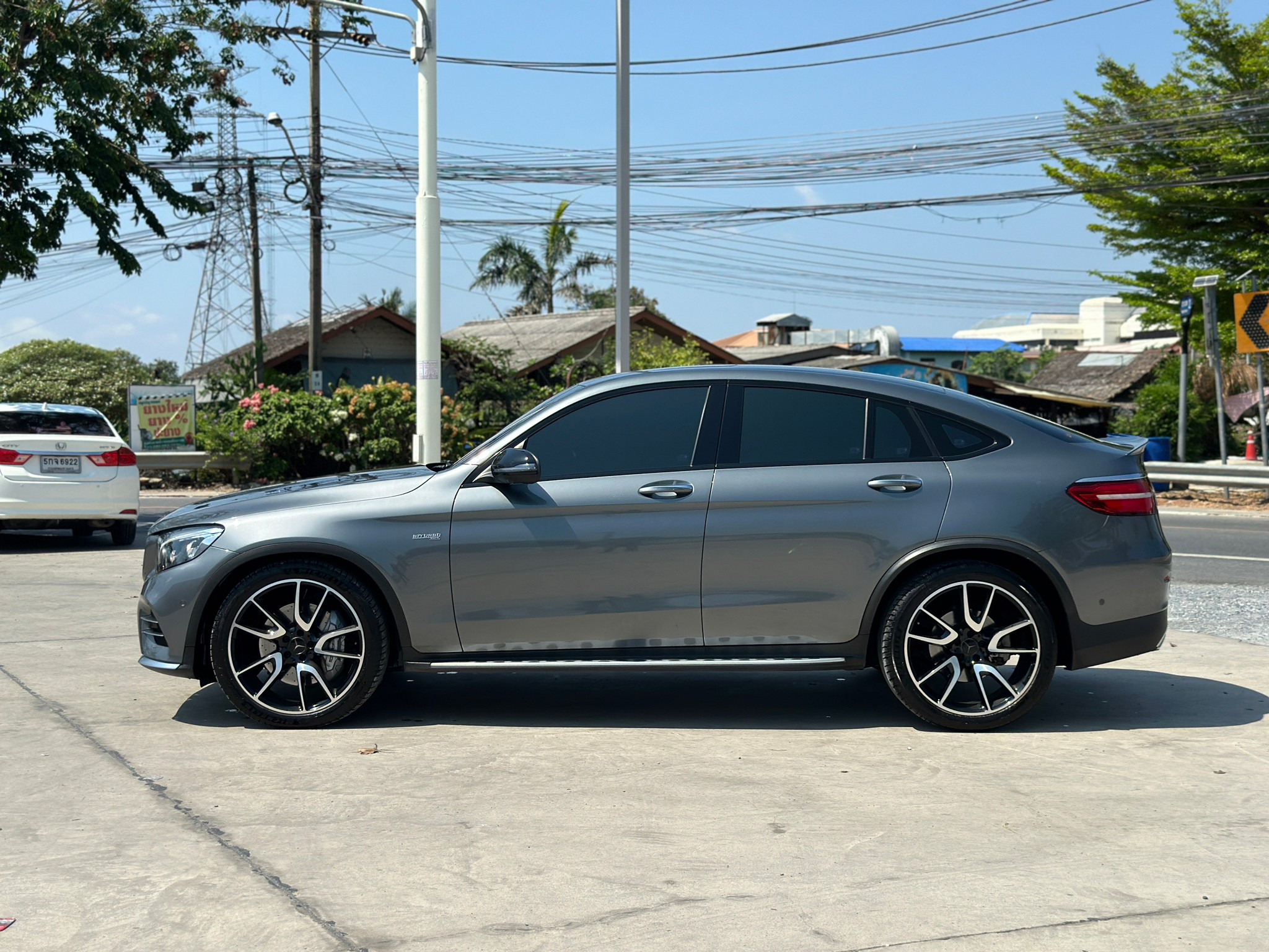2018 Mercedes-Benz GLC-Class GLC43 สีเทา (รูปที่ 12)
