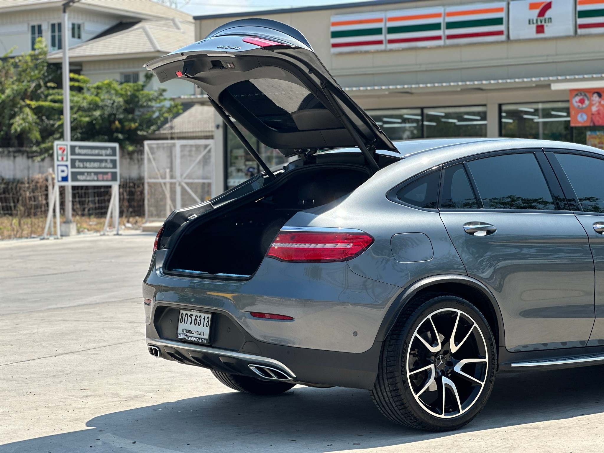 2018 Mercedes-Benz GLC-Class GLC43 สีเทา (รูปที่ 9)
