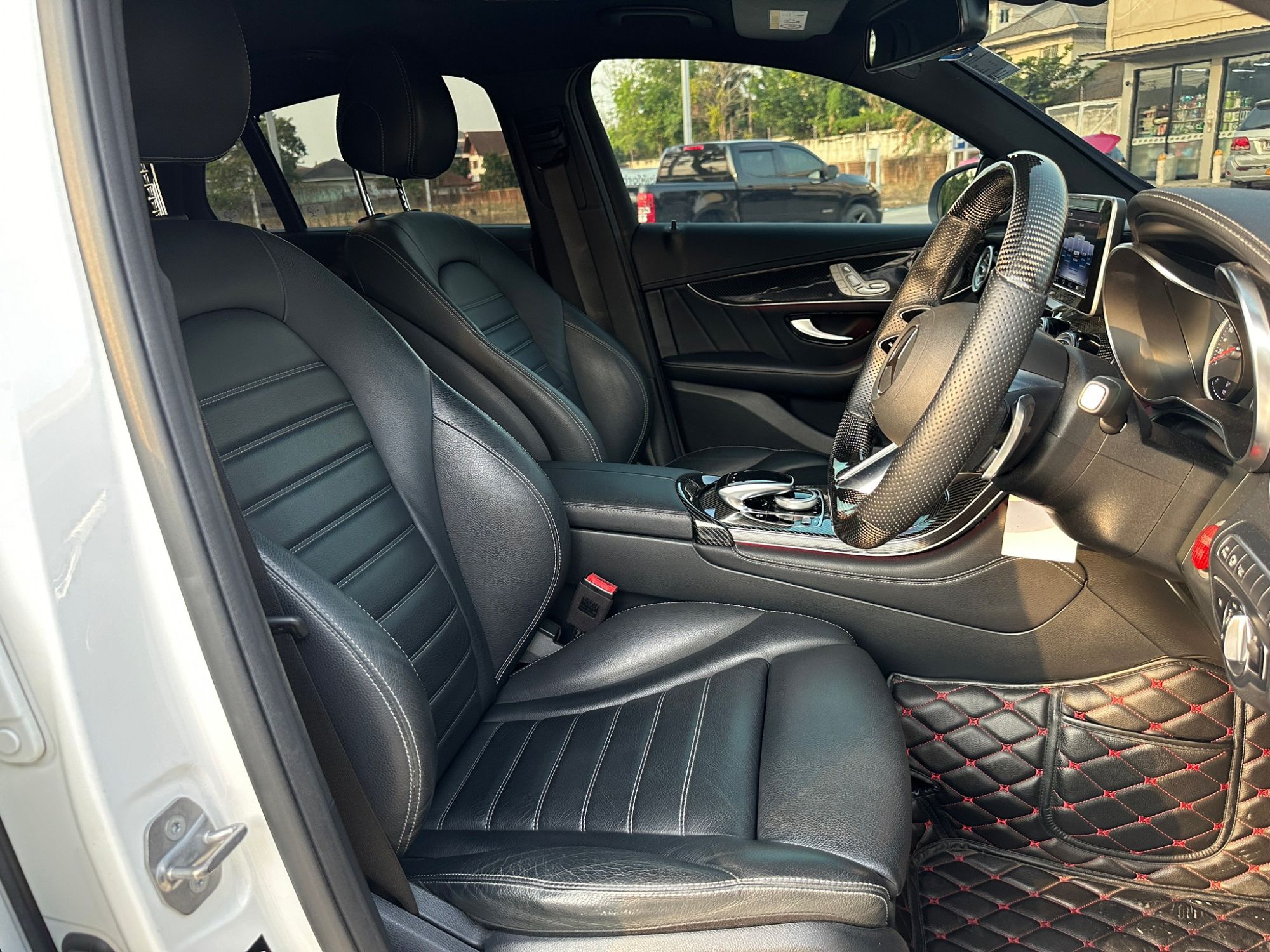 2018 Mercedes-Benz GLC-Class GLC 250 d สีขาว (รูปที่ 14)