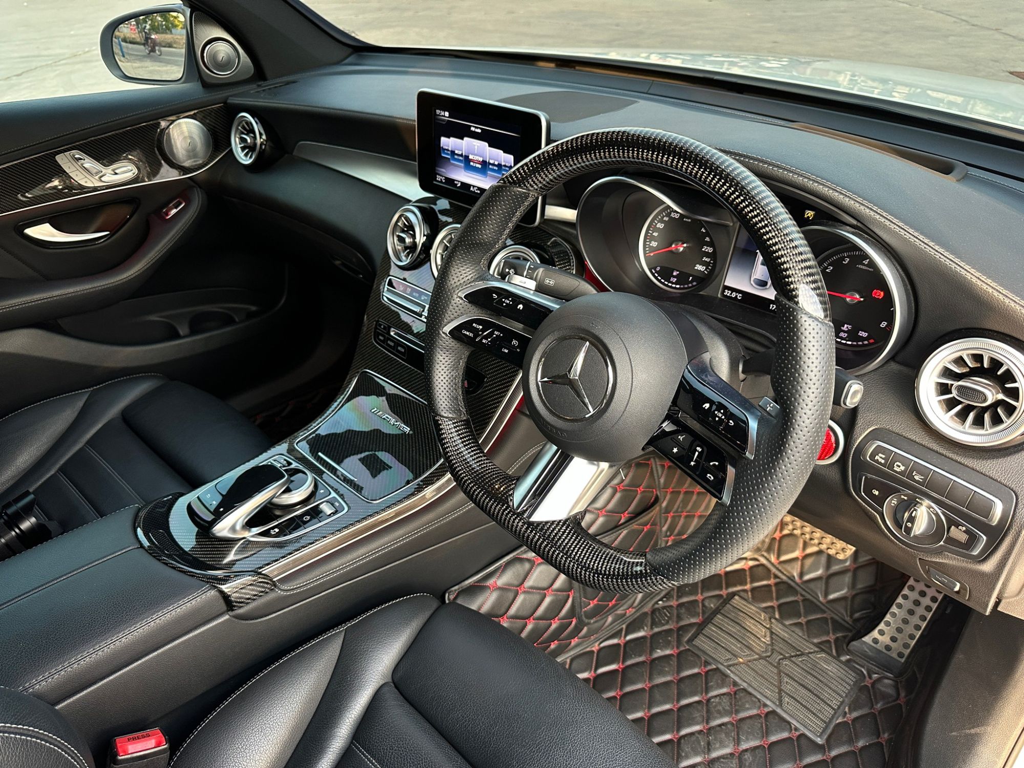 2018 Mercedes-Benz GLC-Class GLC 250 d สีขาว (รูปที่ 12)