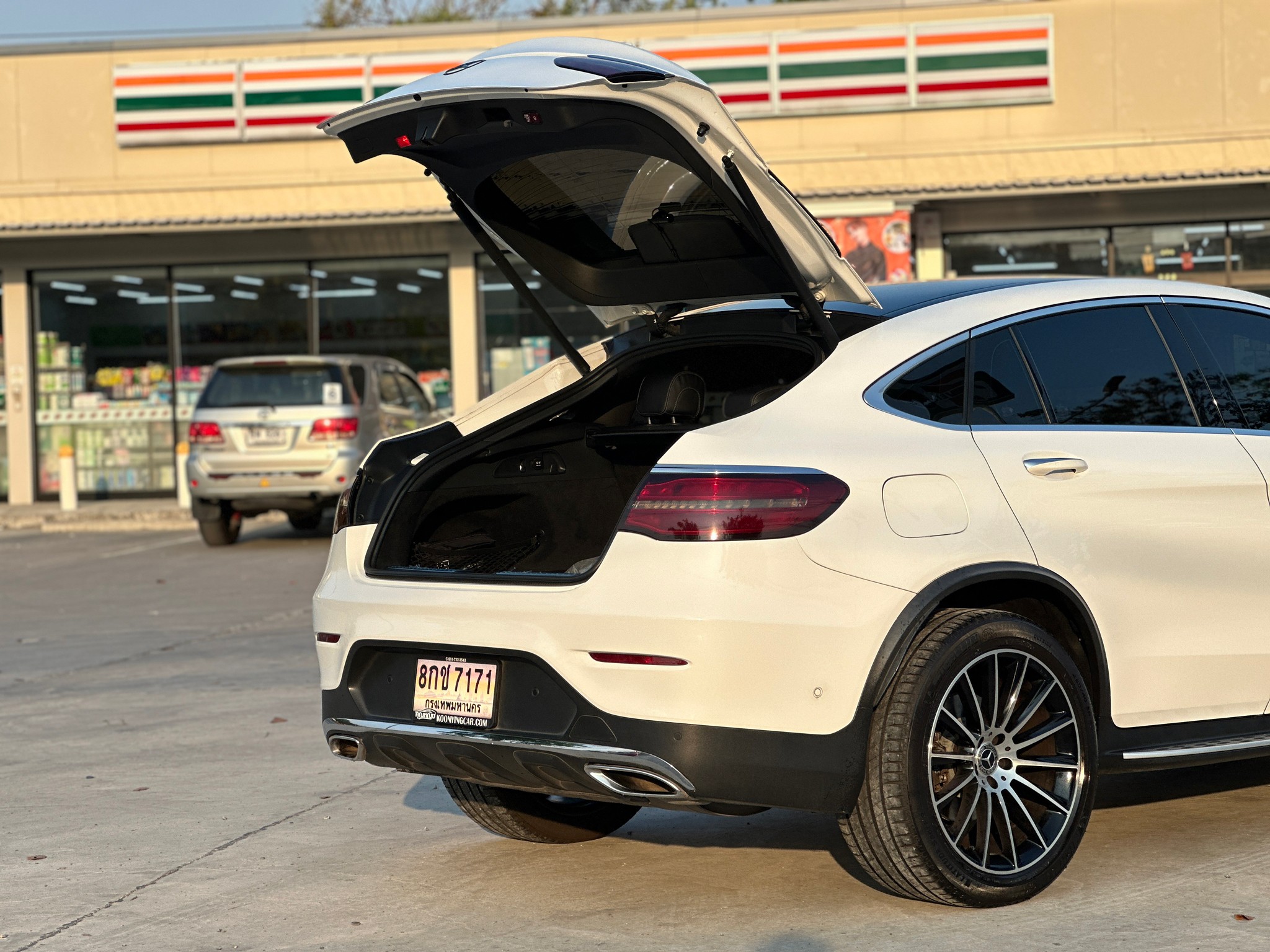 2018 Mercedes-Benz GLC-Class GLC 250 d สีขาว