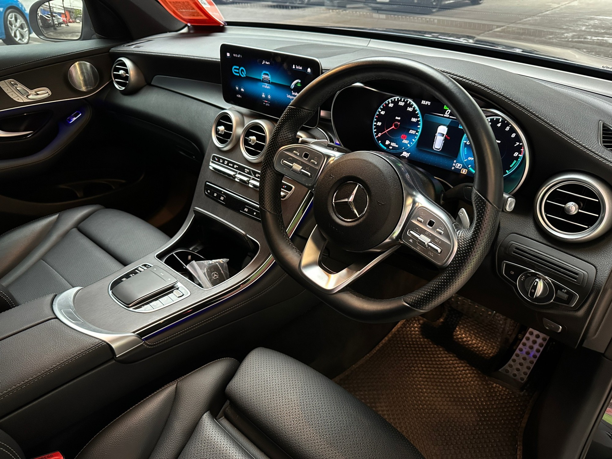 2020 Mercedes-Benz GLC-Class GLC 300 e 4MATIC AMG สีดำ (รูปที่ 3)