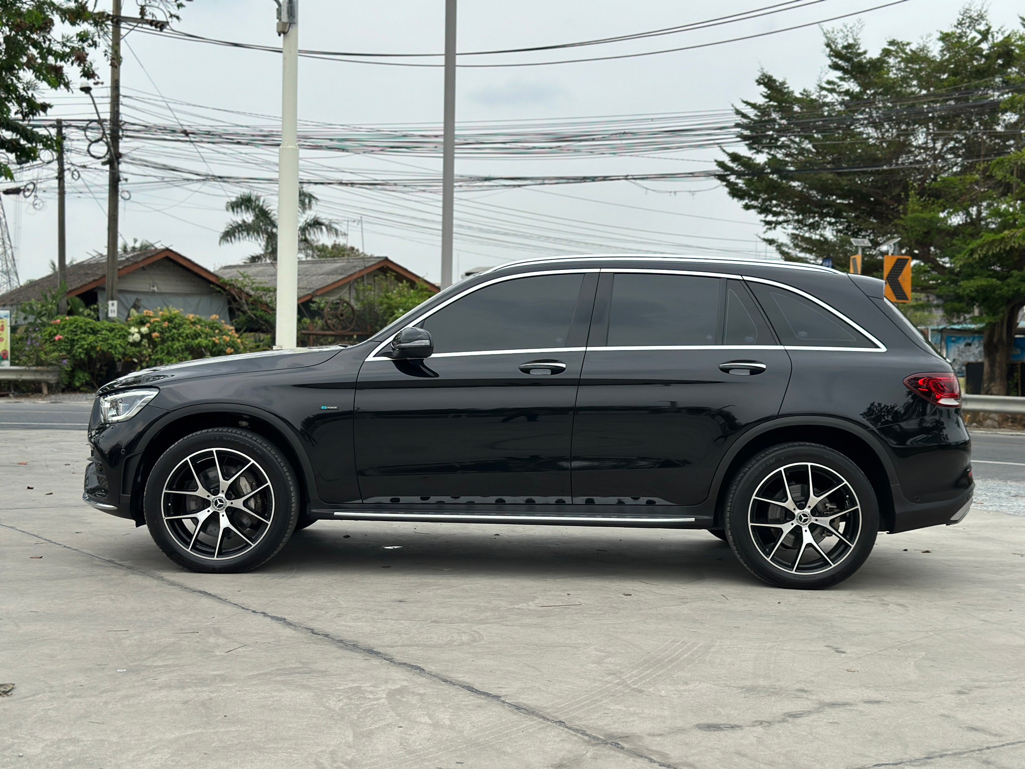 2020 Mercedes-Benz GLC-Class GLC 300 e 4MATIC AMG สีดำ