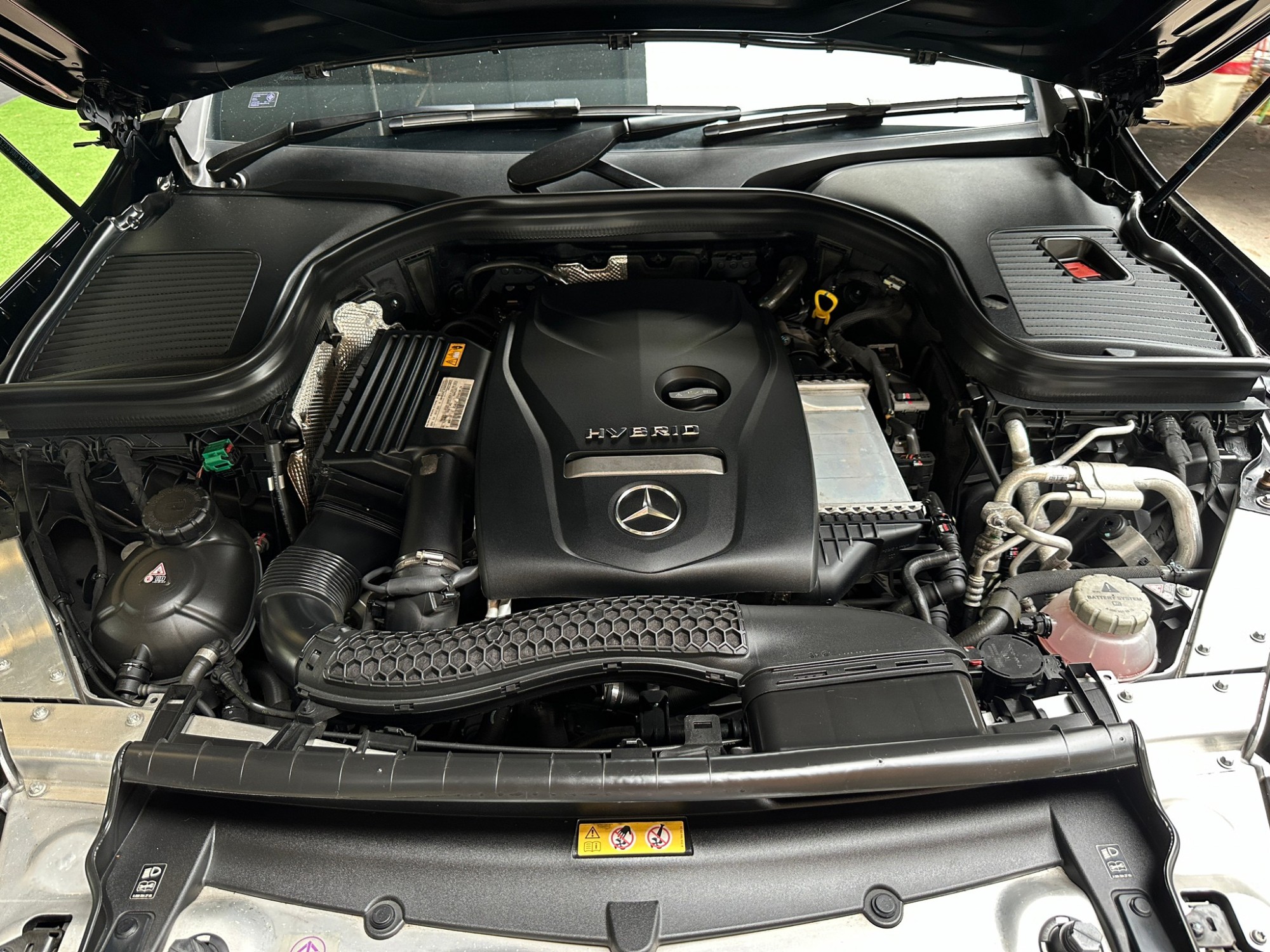 2020 Mercedes-Benz GLC-Class GLC 300 e 4MATIC AMG สีดำ (รูปที่ 6)