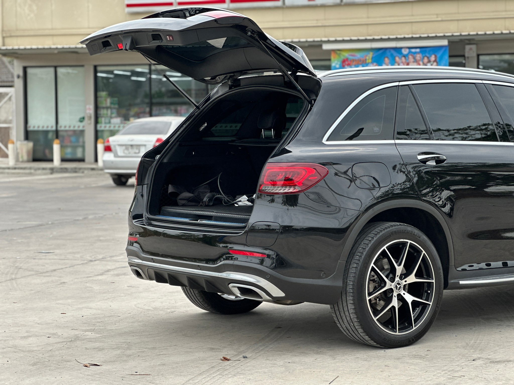 2020 Mercedes-Benz GLC-Class GLC 300 e 4MATIC AMG สีดำ