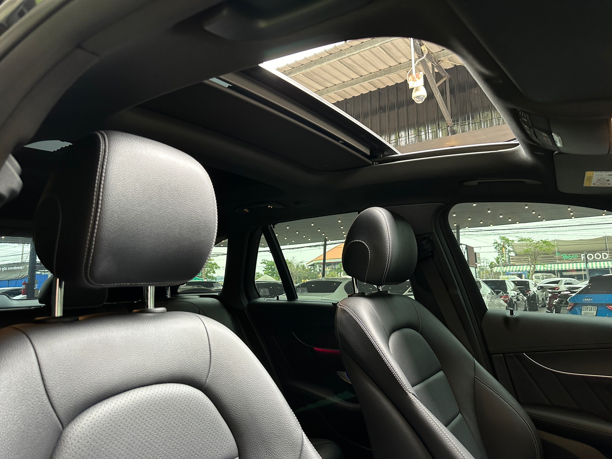 2020 Mercedes-Benz GLC-Class GLC 300 e 4MATIC AMG สีดำ (รูปที่ 16)
