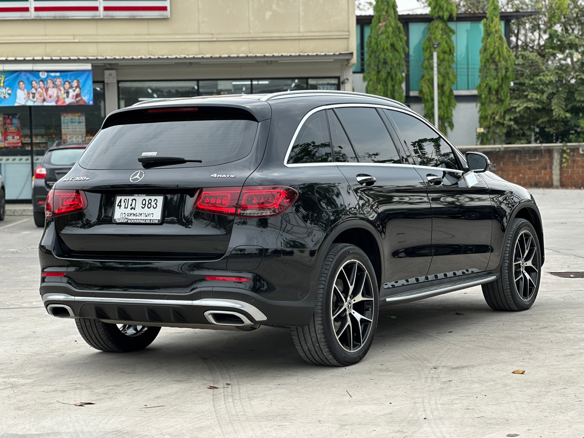 2020 Mercedes-Benz GLC-Class GLC 300 e 4MATIC AMG สีดำ (รูปที่ 7)