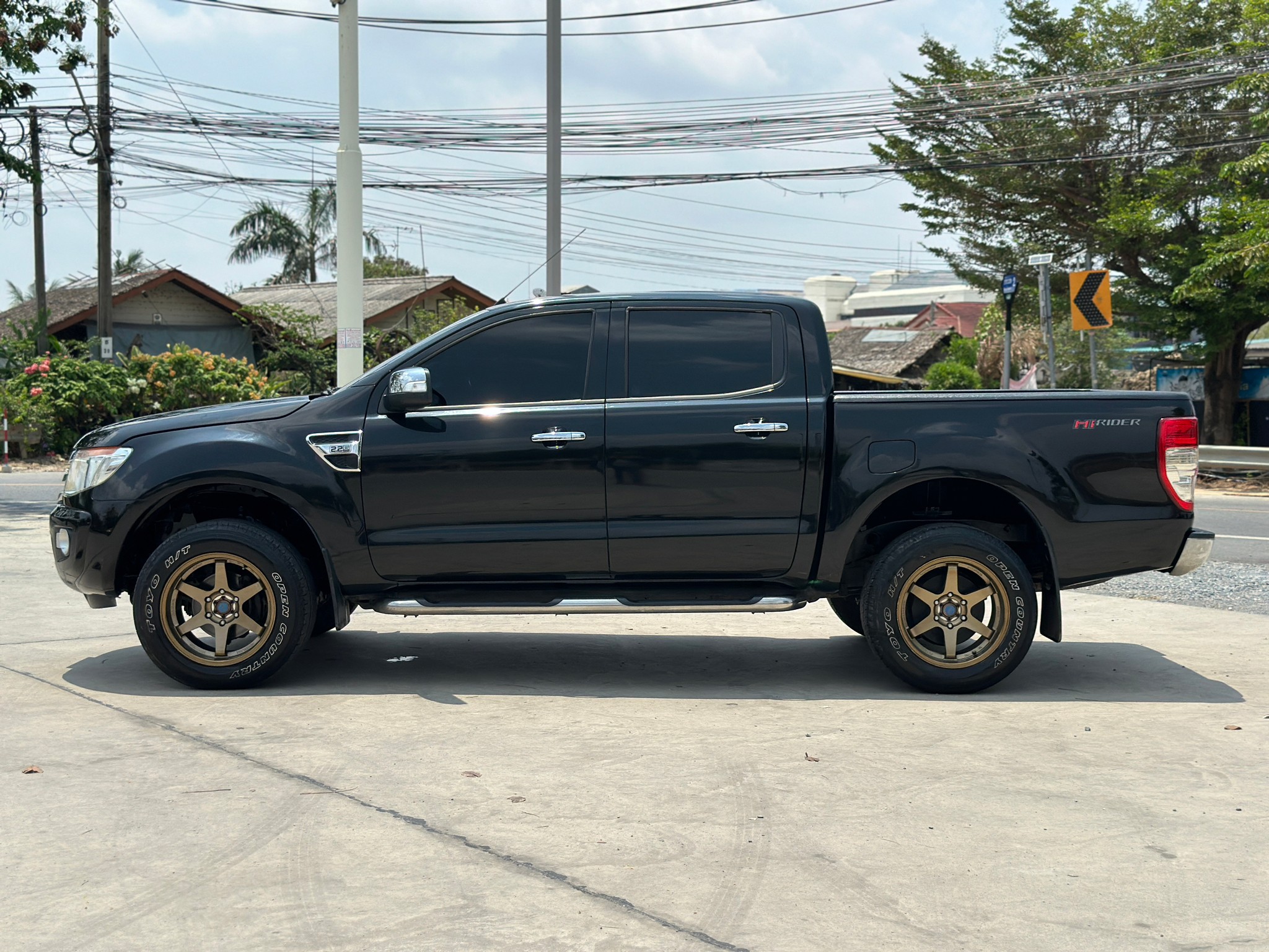 2014 Ford Ranger Double cab สีดำ (รูปที่ 2)