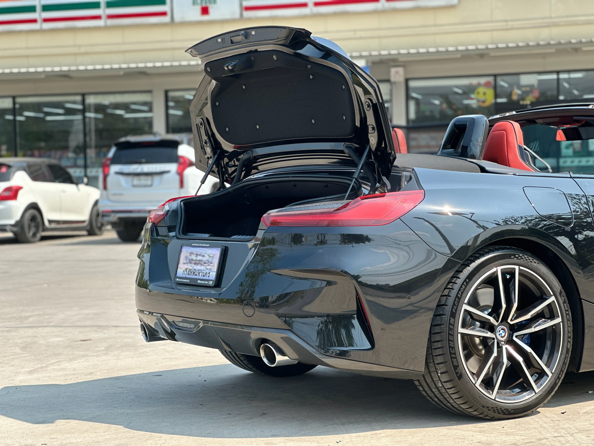 2020 BMW Z4 G29 สีดำ (รูปที่ 11)