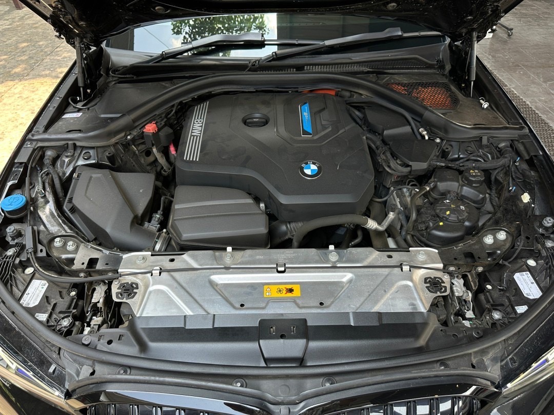 2023 BMW 330e M Sport LCI สีดำ (รูปที่ 14)
