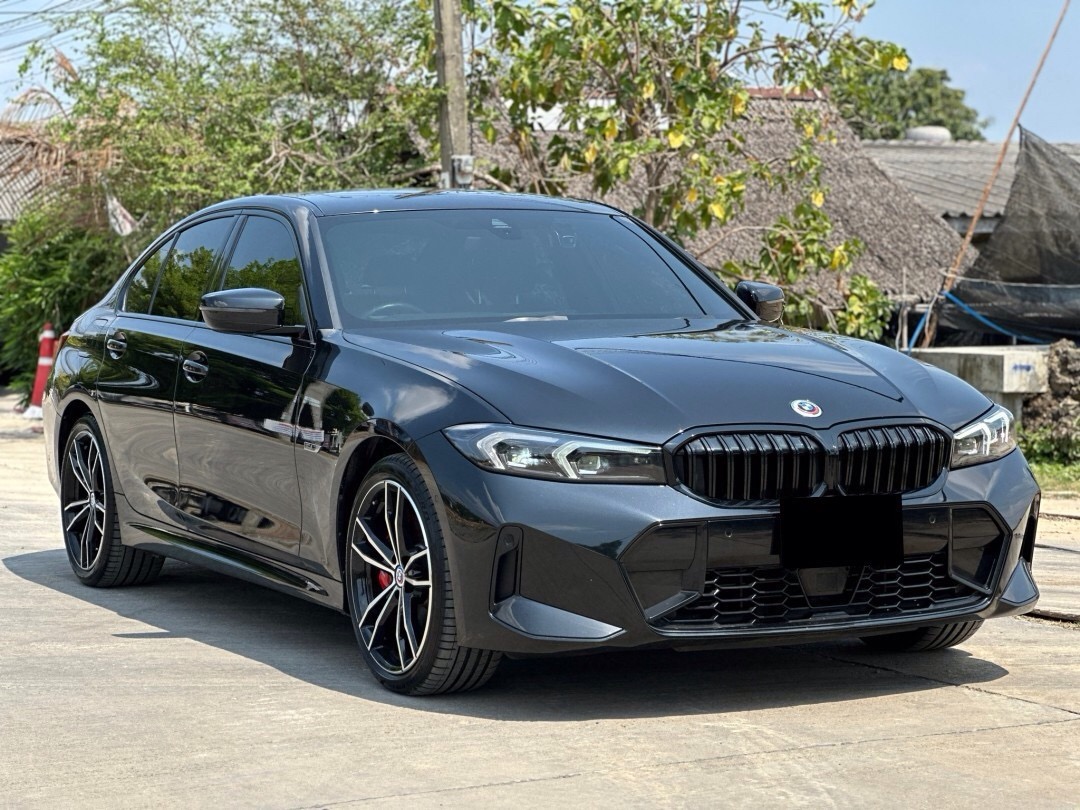 2023 BMW 330e M Sport LCI สีดำ (รูปที่ 2)