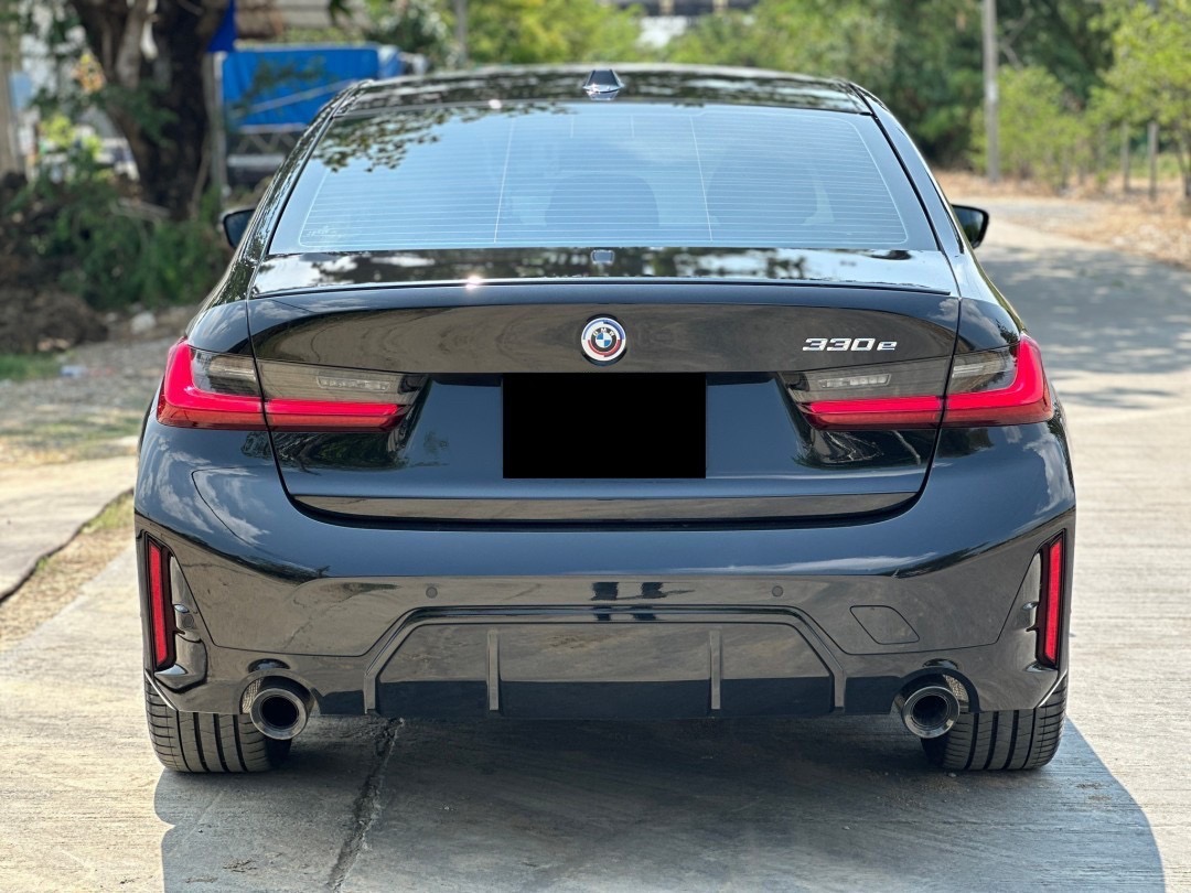 2023 BMW 330e M Sport LCI สีดำ (รูปที่ 5)