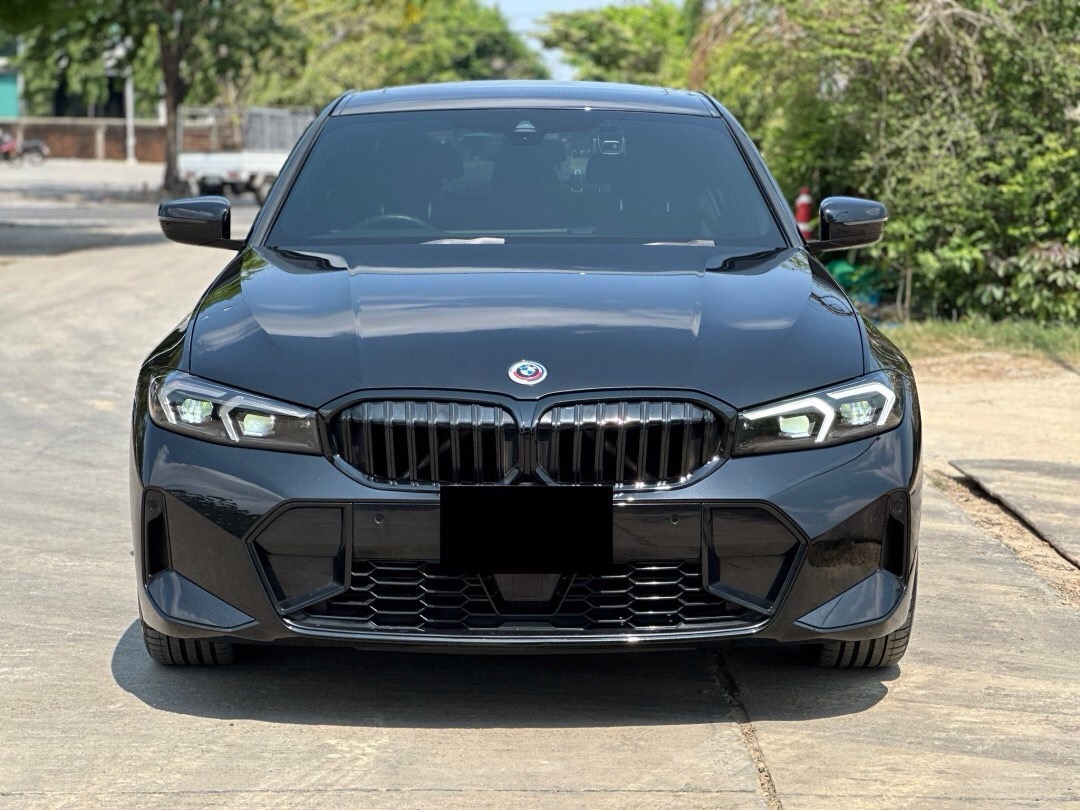 2023 BMW 330e M Sport LCI สีดำ (รูปที่ 3)
