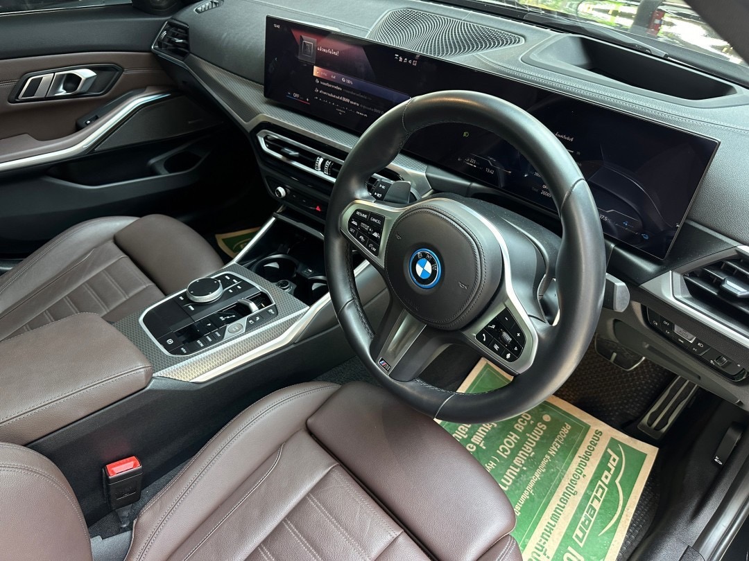 2023 BMW 330e M Sport LCI สีดำ (รูปที่ 19)
