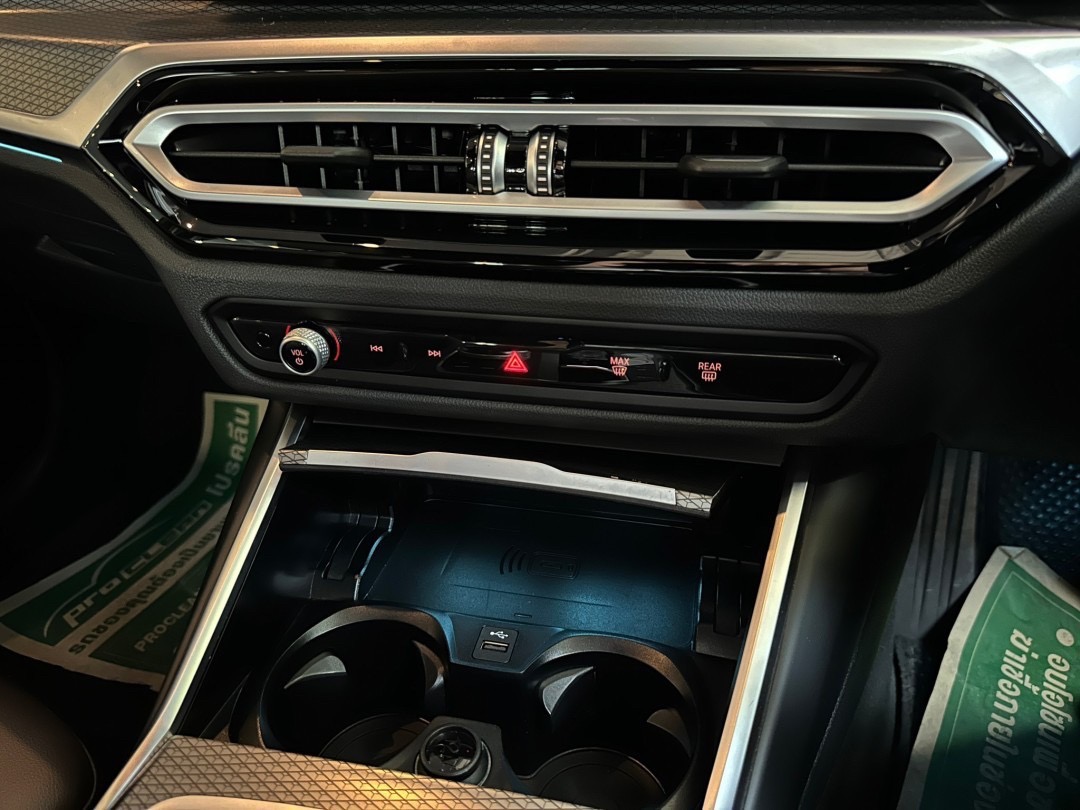 2023 BMW 330e M Sport LCI สีดำ (รูปที่ 18)
