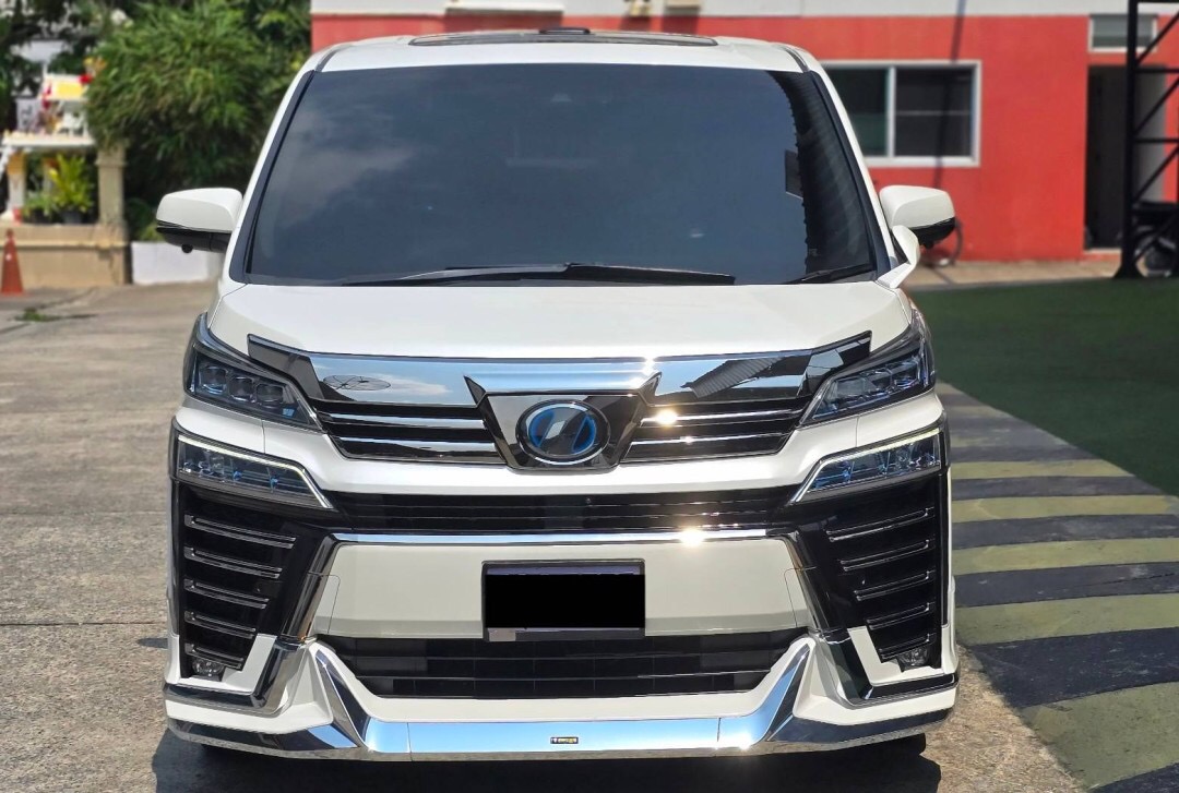 2018 Toyota Vellfire สีขาว (รูปที่ 2)