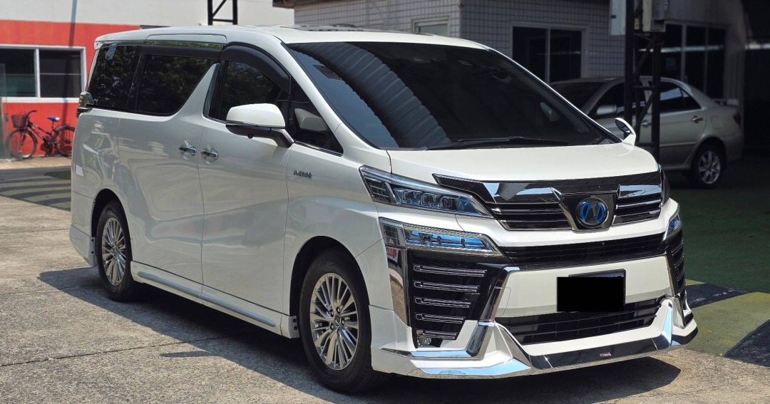 2018 Toyota Vellfire สีขาว (รูปที่ 7)