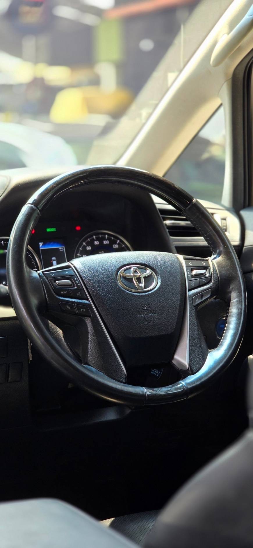 2018 Toyota Vellfire สีขาว (รูปที่ 17)