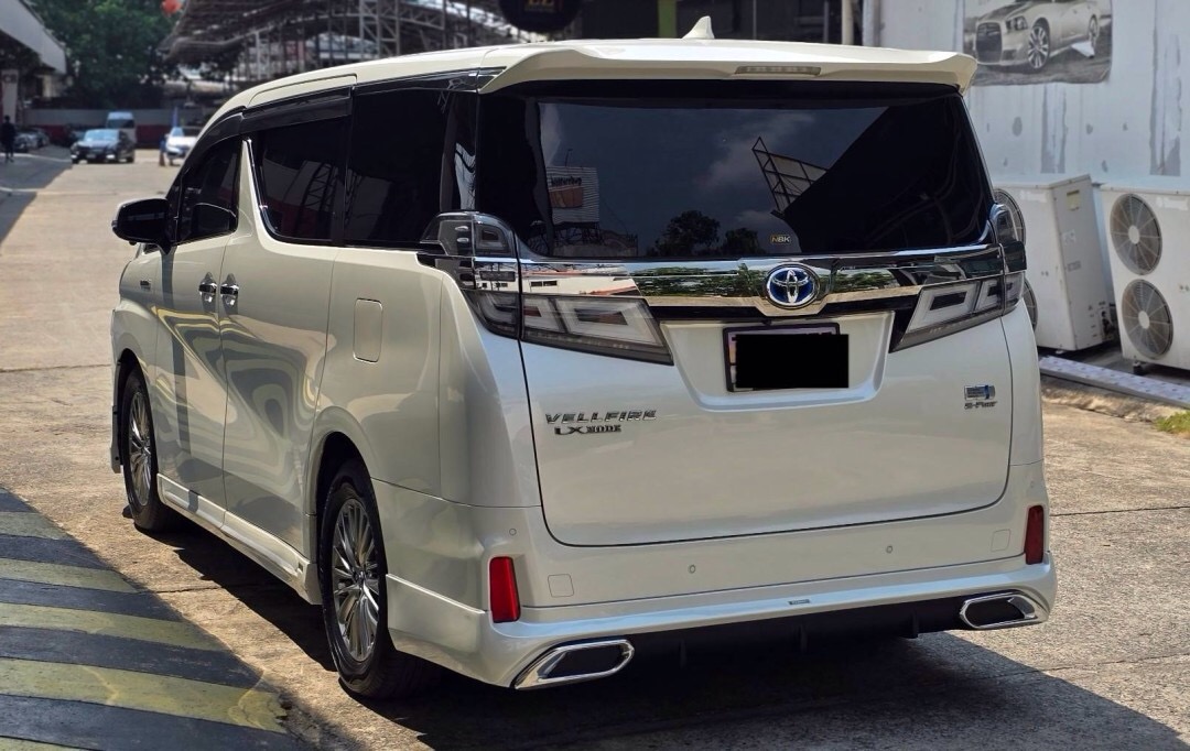 2018 Toyota Vellfire สีขาว (รูปที่ 8)